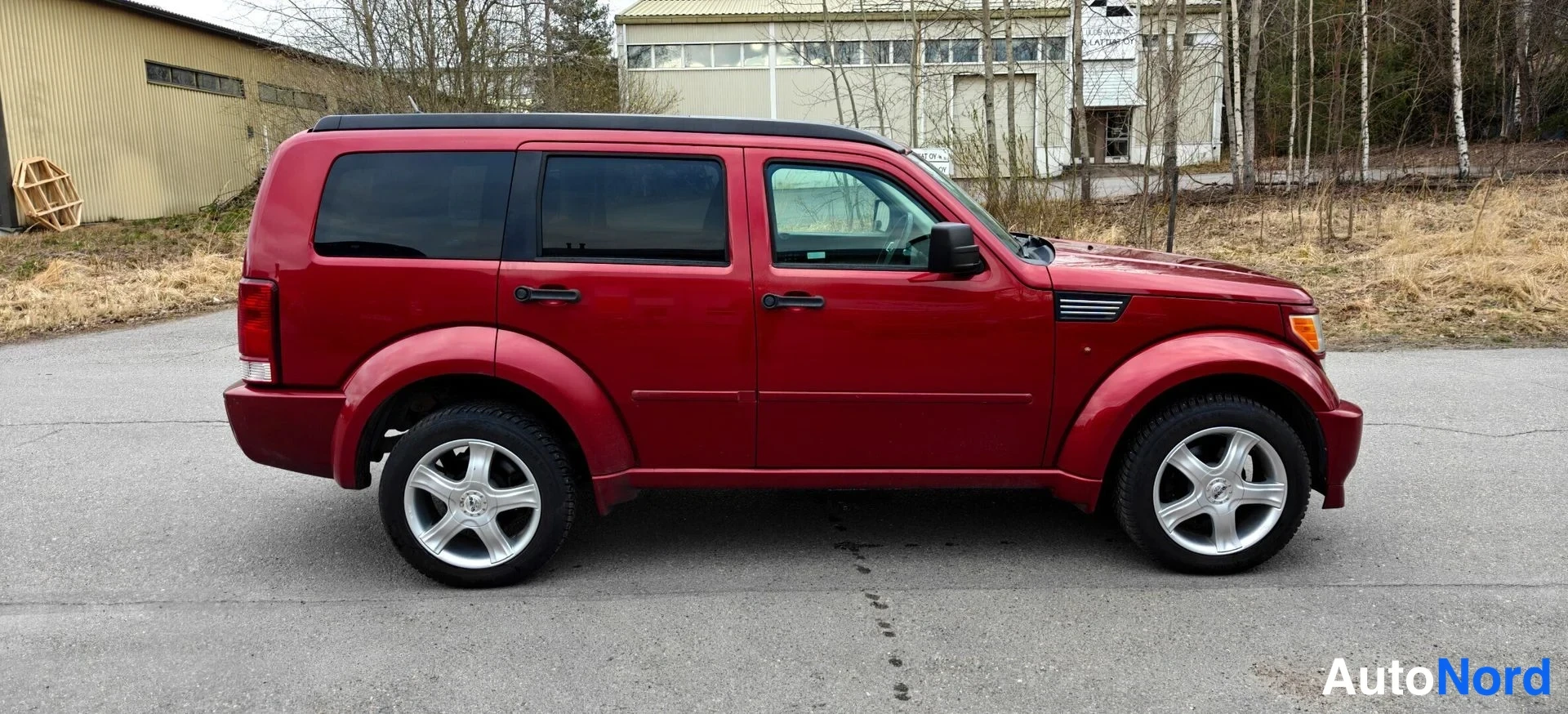 Punainen Dodge Nitro 2007, sivulta, kuva 5