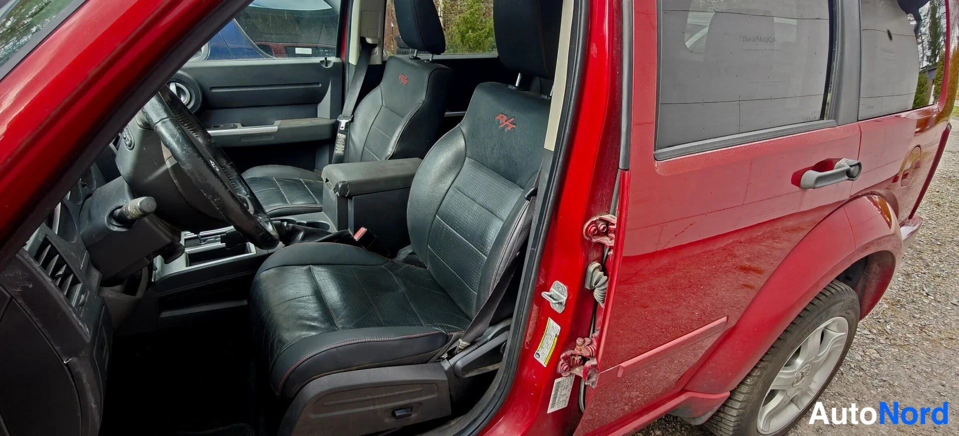 Punainen Dodge Nitro 2007, etuviisto, keula oikealle, kuva 4