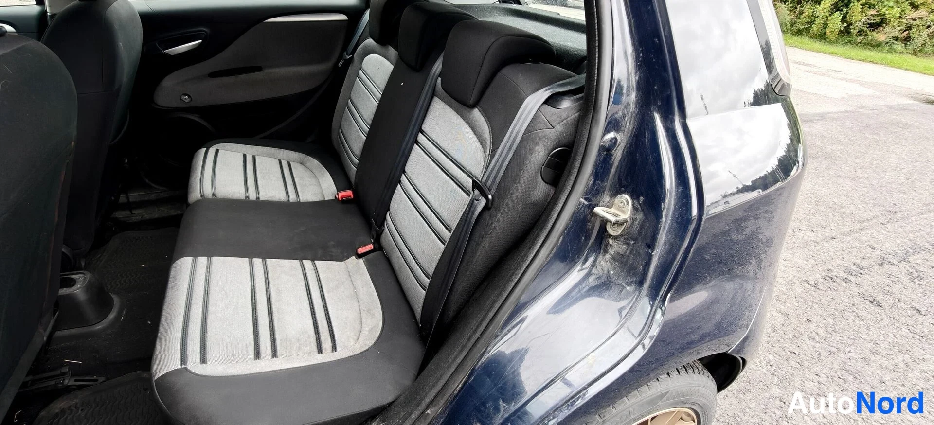 Sininen Fiat Punto Evo 2011, takaviisto, kuva 7
