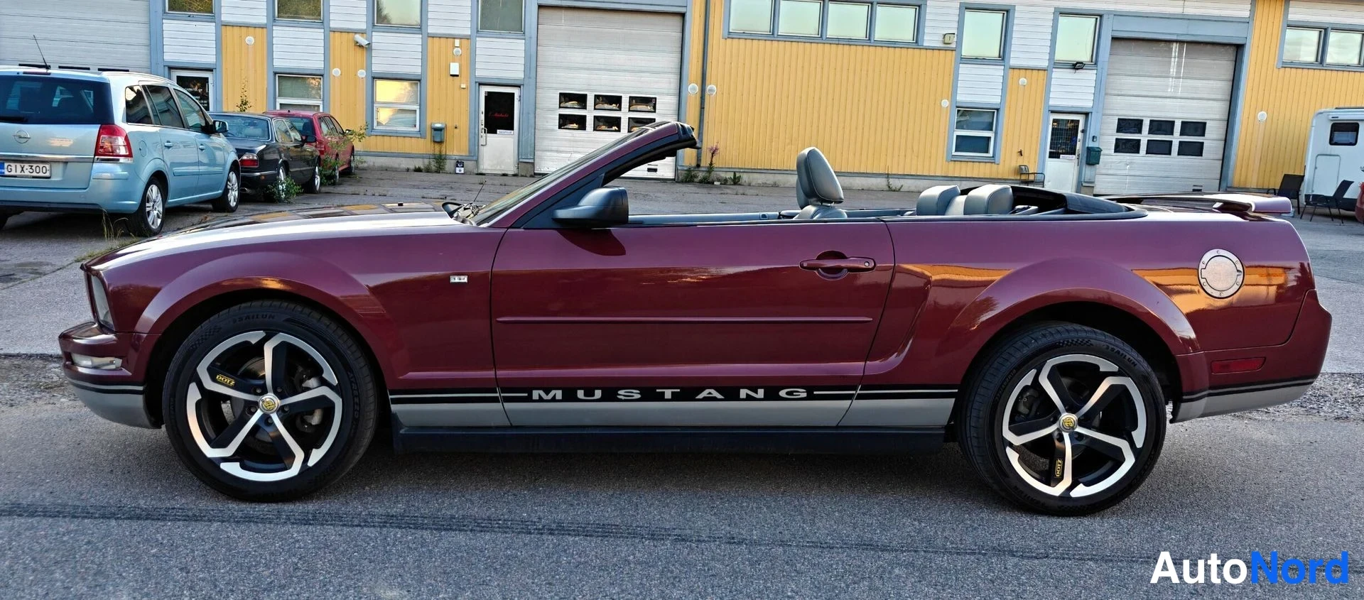 Hopea Ford Mustang 2005, sivulta, kuva 6