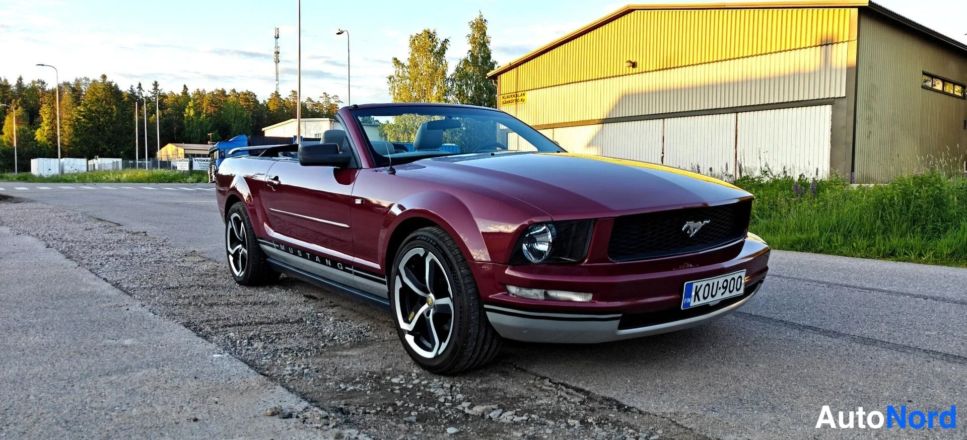 Hopea Ford Mustang 2005, etuviisto, keula oikealle, kuva 4