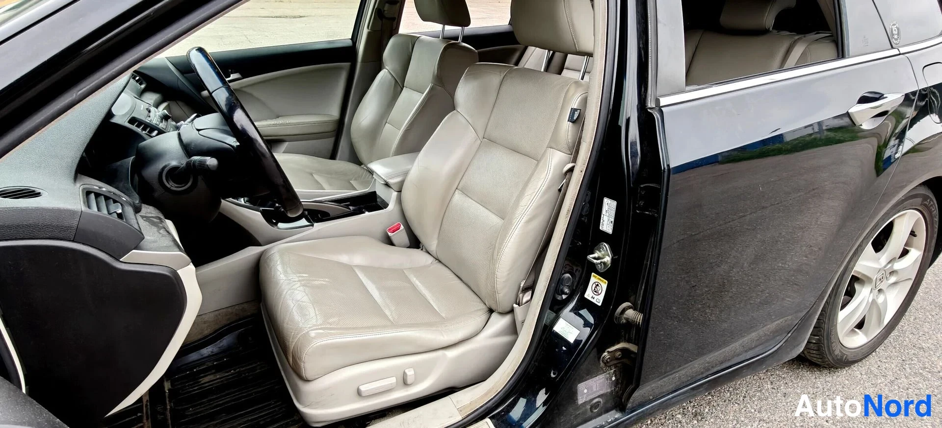 Musta Honda Accord Tourer 2009, kuva 11