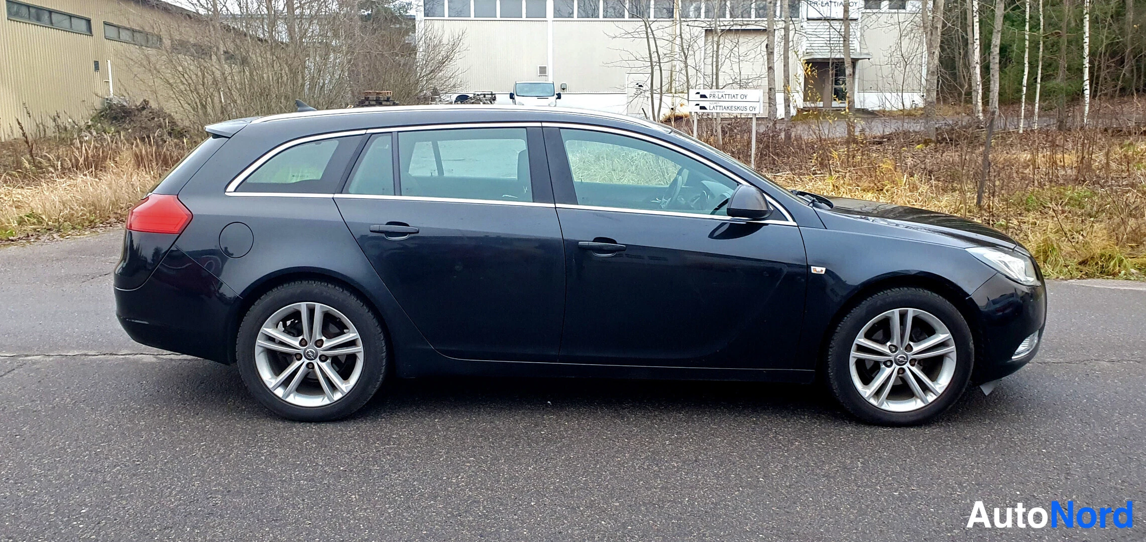 Musta Opel Insignia Sports Tourer 2013, sivulta, kuva 5