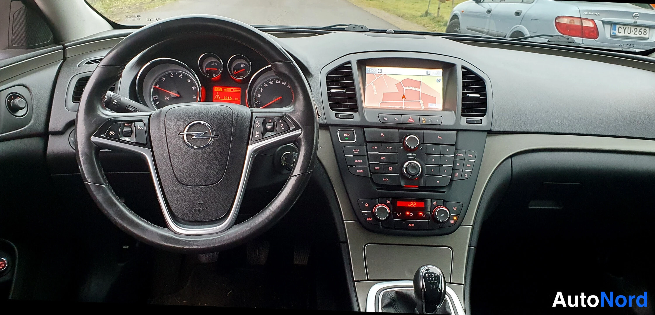Musta Opel Insignia Sports Tourer 2013, etuviisto, keula oikealle, kuva 3