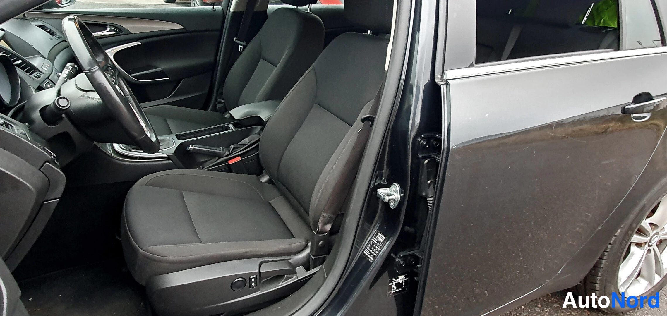 Musta Opel Insignia Sports Tourer 2013, etuviisto, keula oikealle, kuva 4