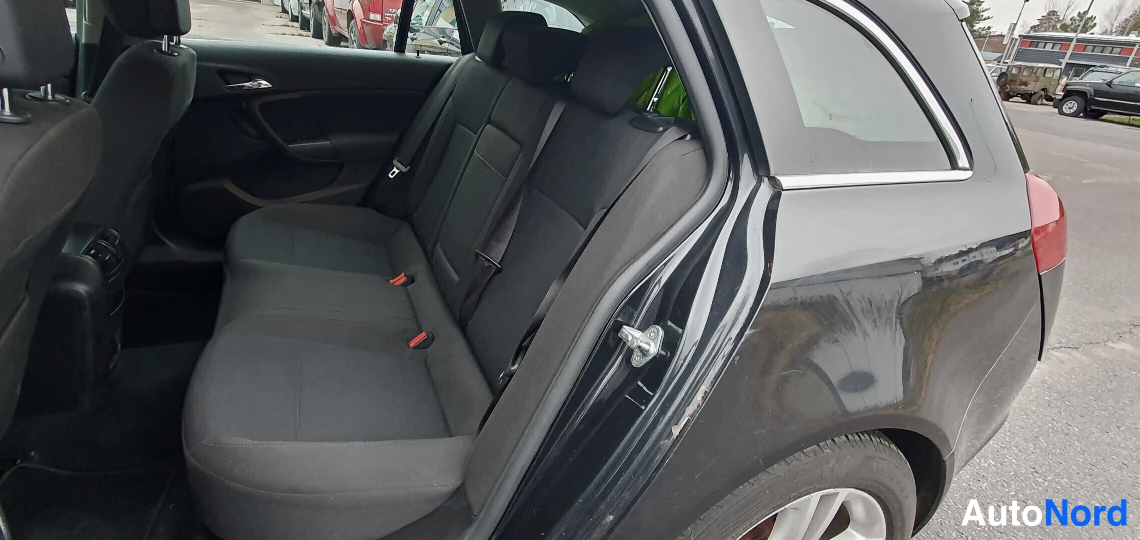 Musta Opel Insignia Sports Tourer 2013, kuva 10
