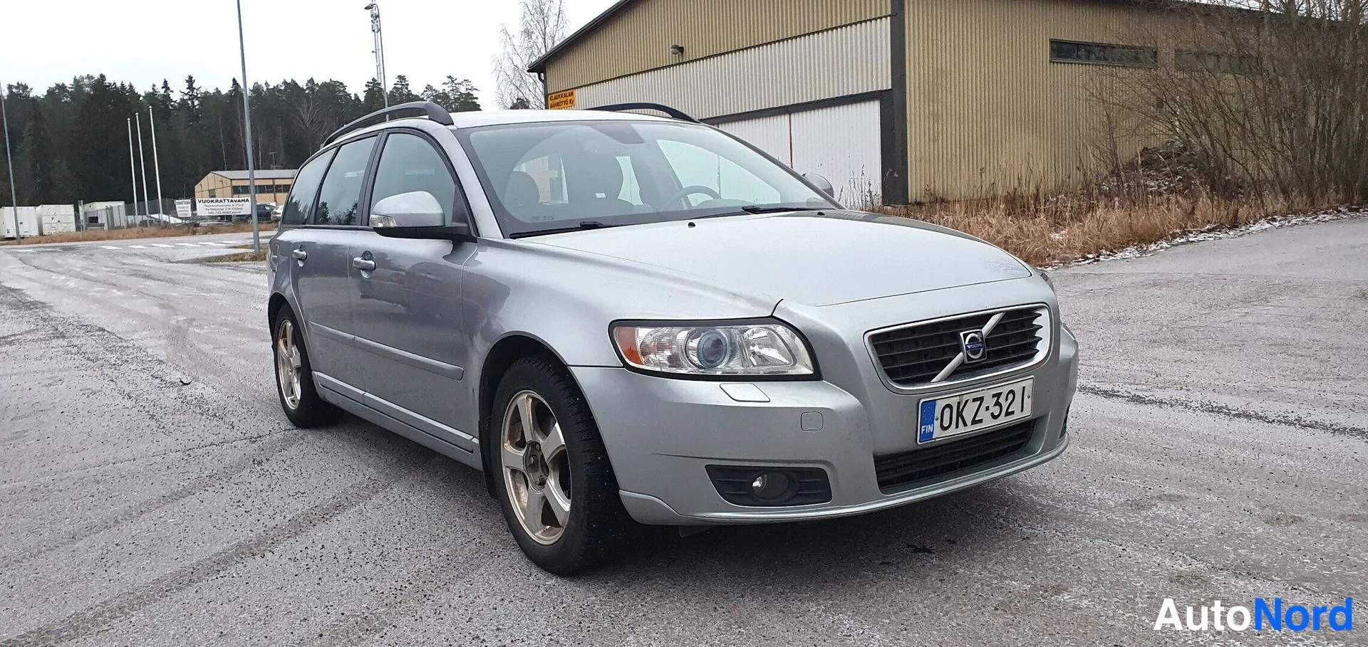 Hopea Volvo V50 2010, etuviisto, keula oikealle, kuva 2