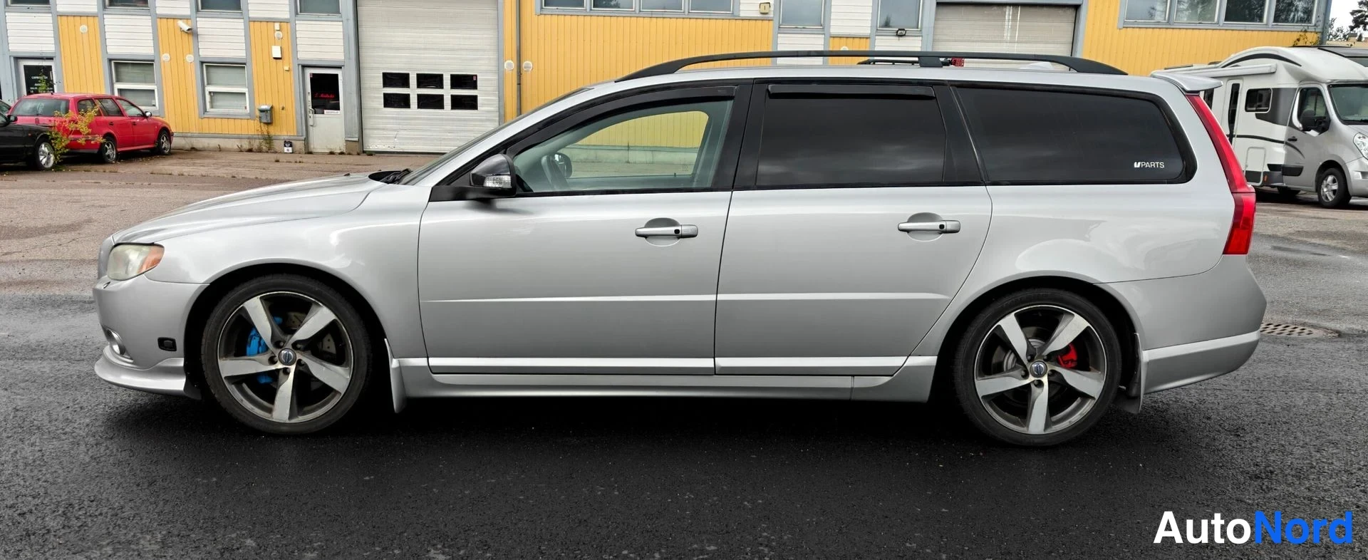Hopea Volvo V70 2011, sivulta, kuva 4