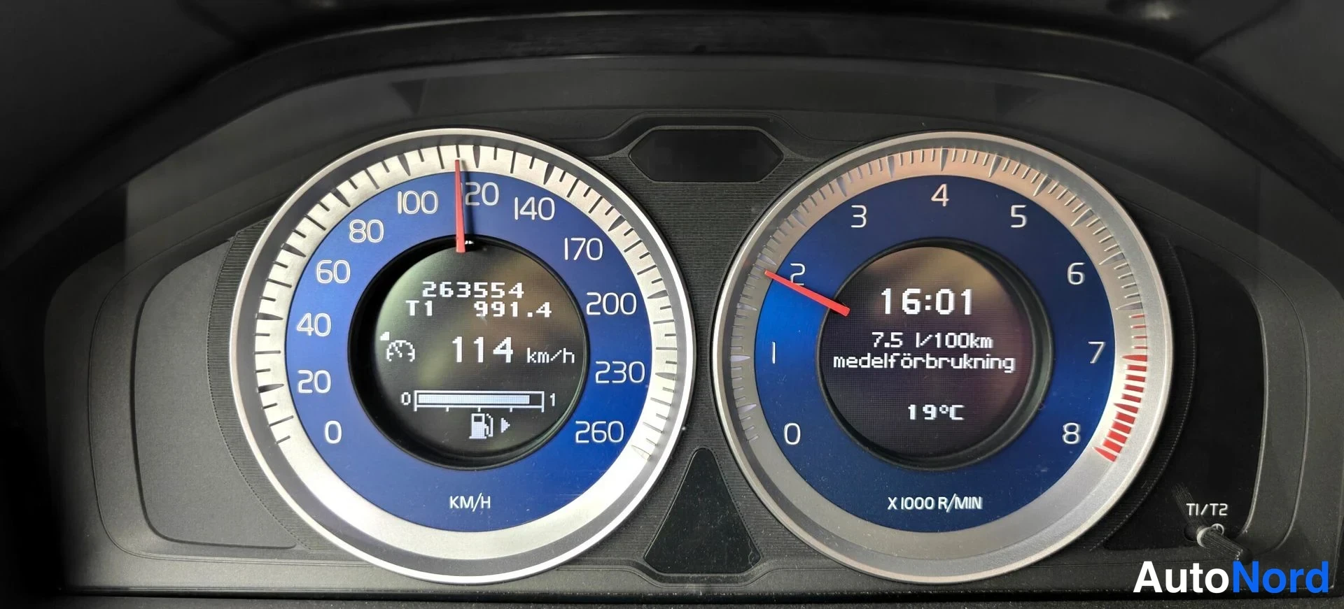 Hopea Volvo V70 2011, kuva 12