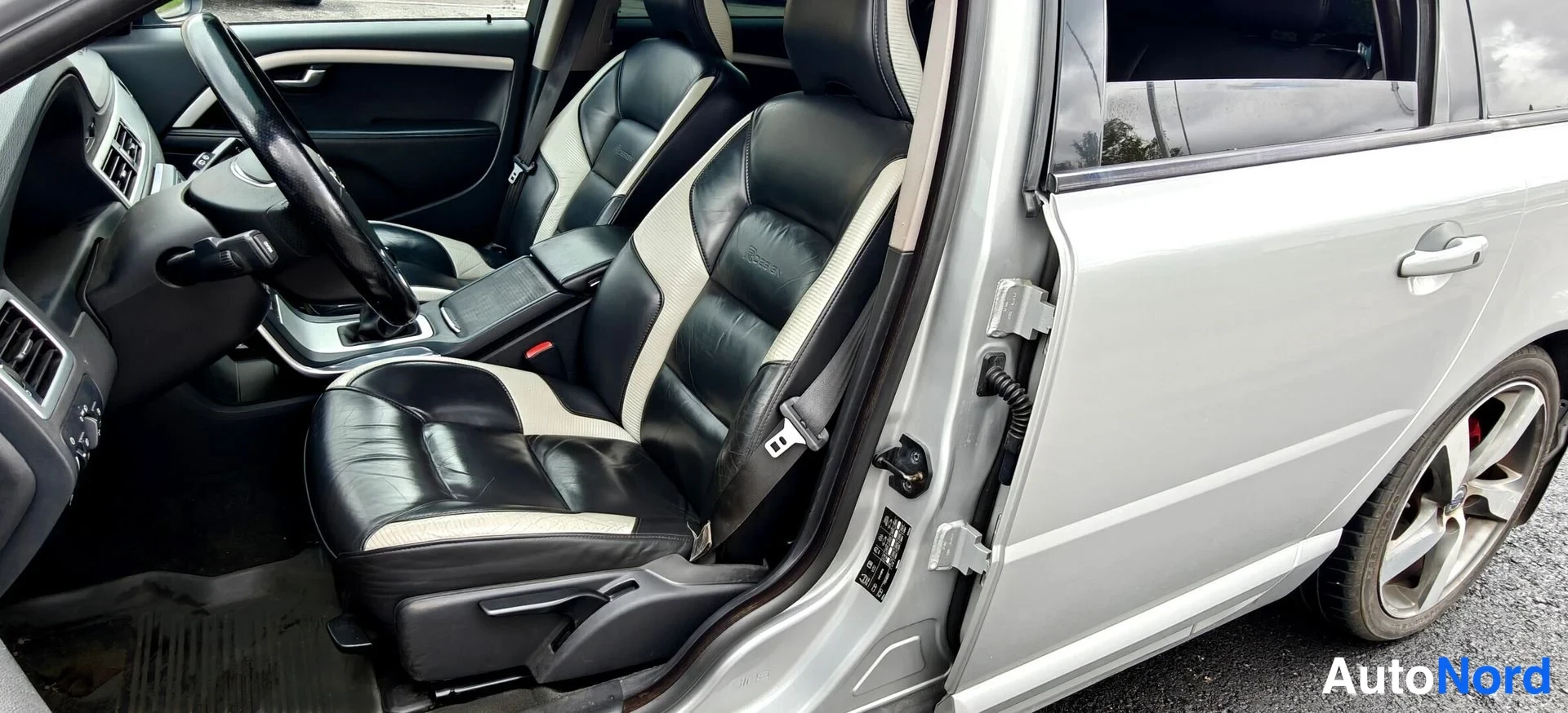 Hopea Volvo V70 2011, kuva 10