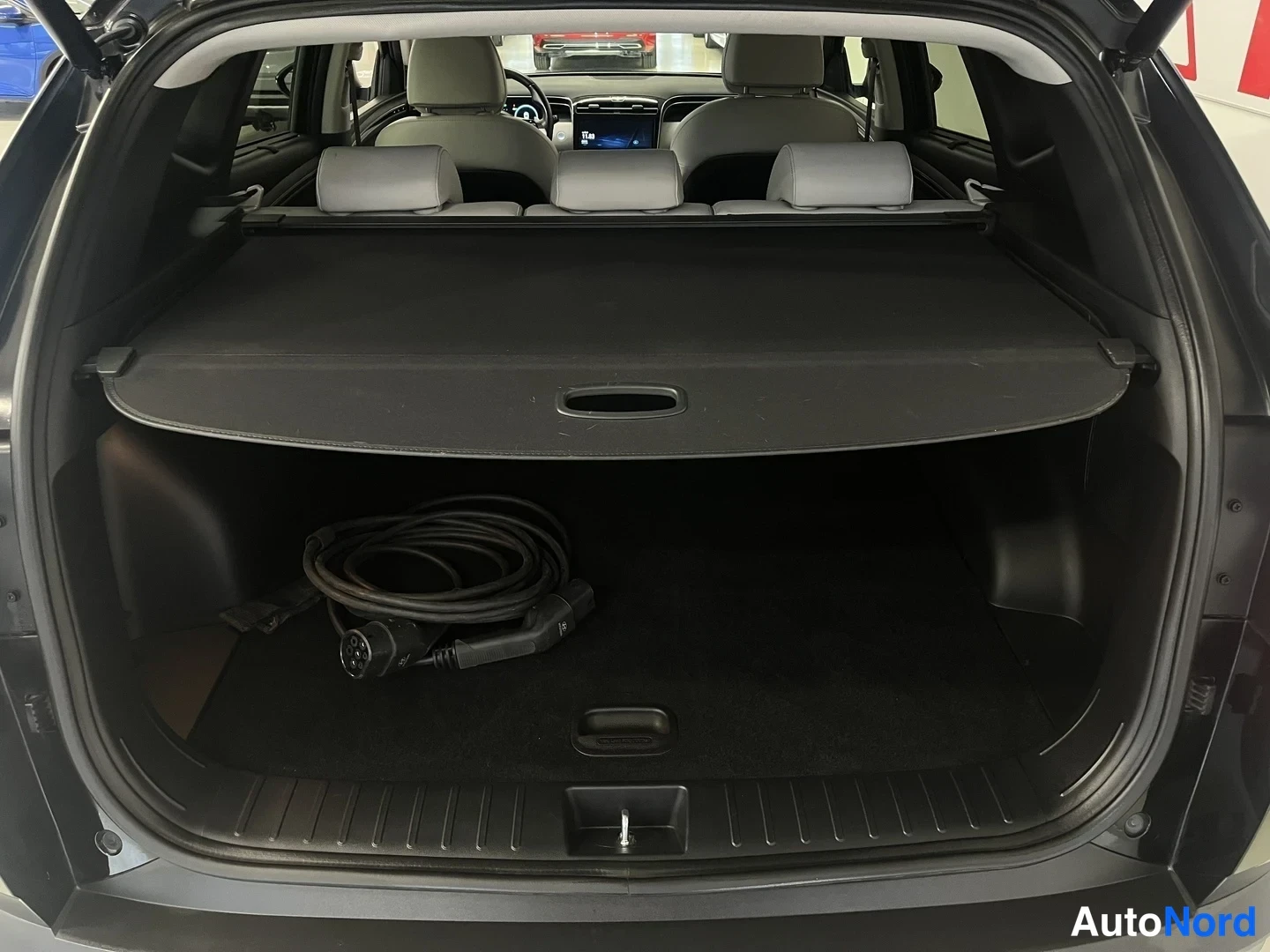 Musta Hyundai Tucson 2024, tavaratila, kuva 12