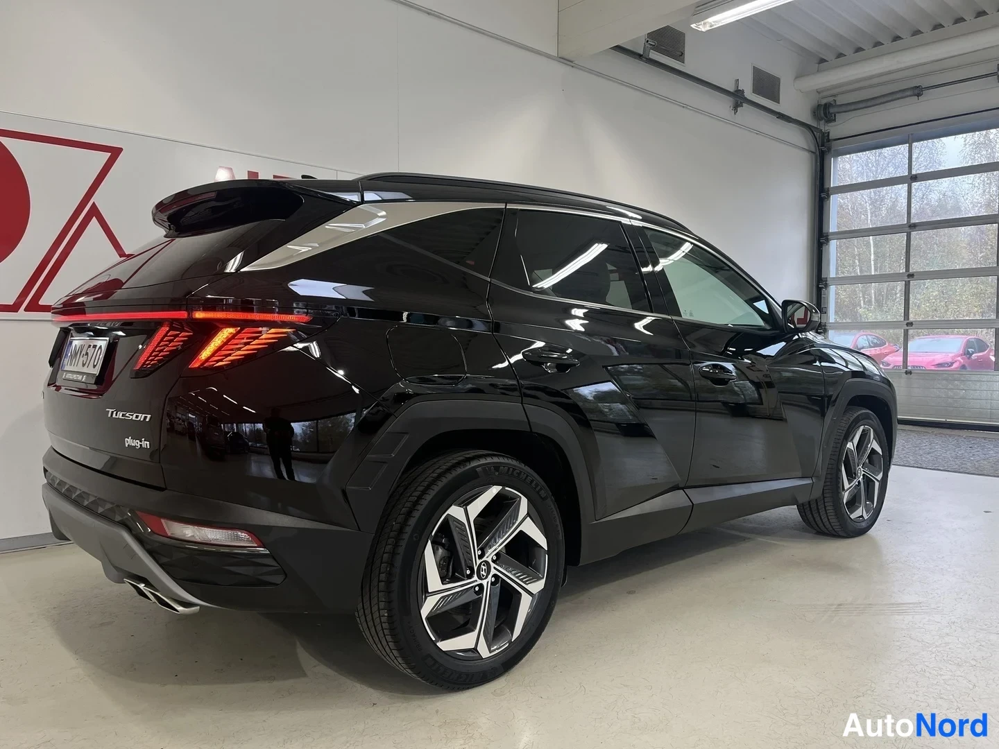Musta Hyundai Tucson 2024, takaviisto, kuva 6