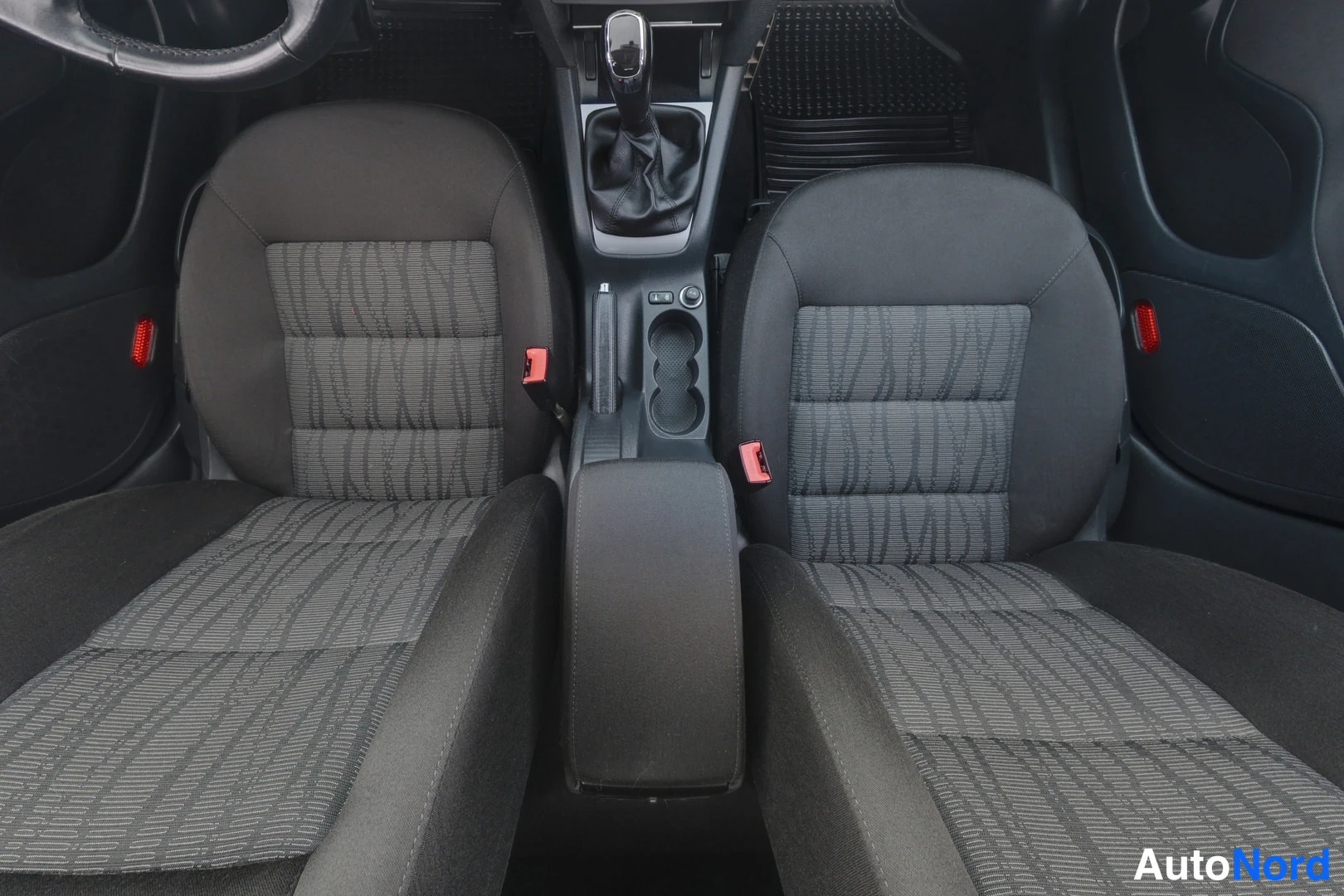 Musta Skoda Octavia 2012, etuistuimet, kuva 10