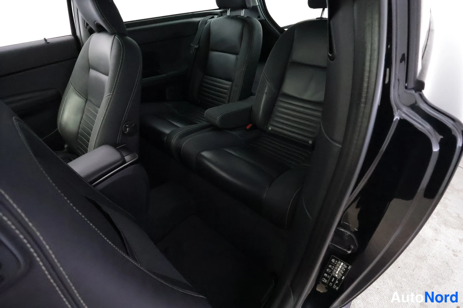 Musta Volvo C30 2012, etuviisto, kuva 4