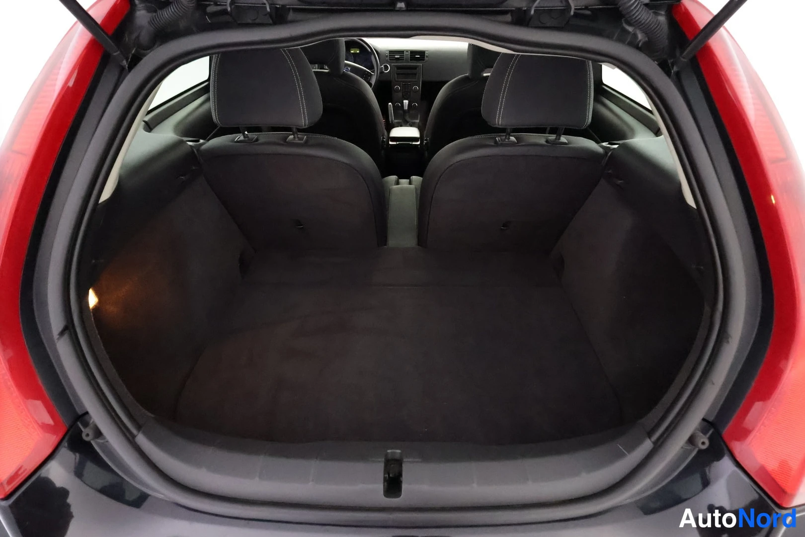 Musta Volvo C30 2012, etuviisto, kuva 6