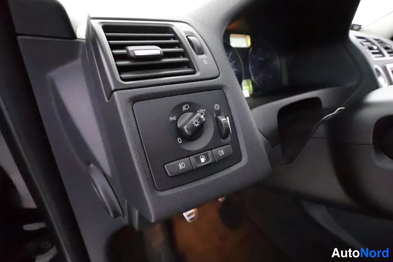 Musta Volvo C30 2012, yksityiskohta, kuva 12