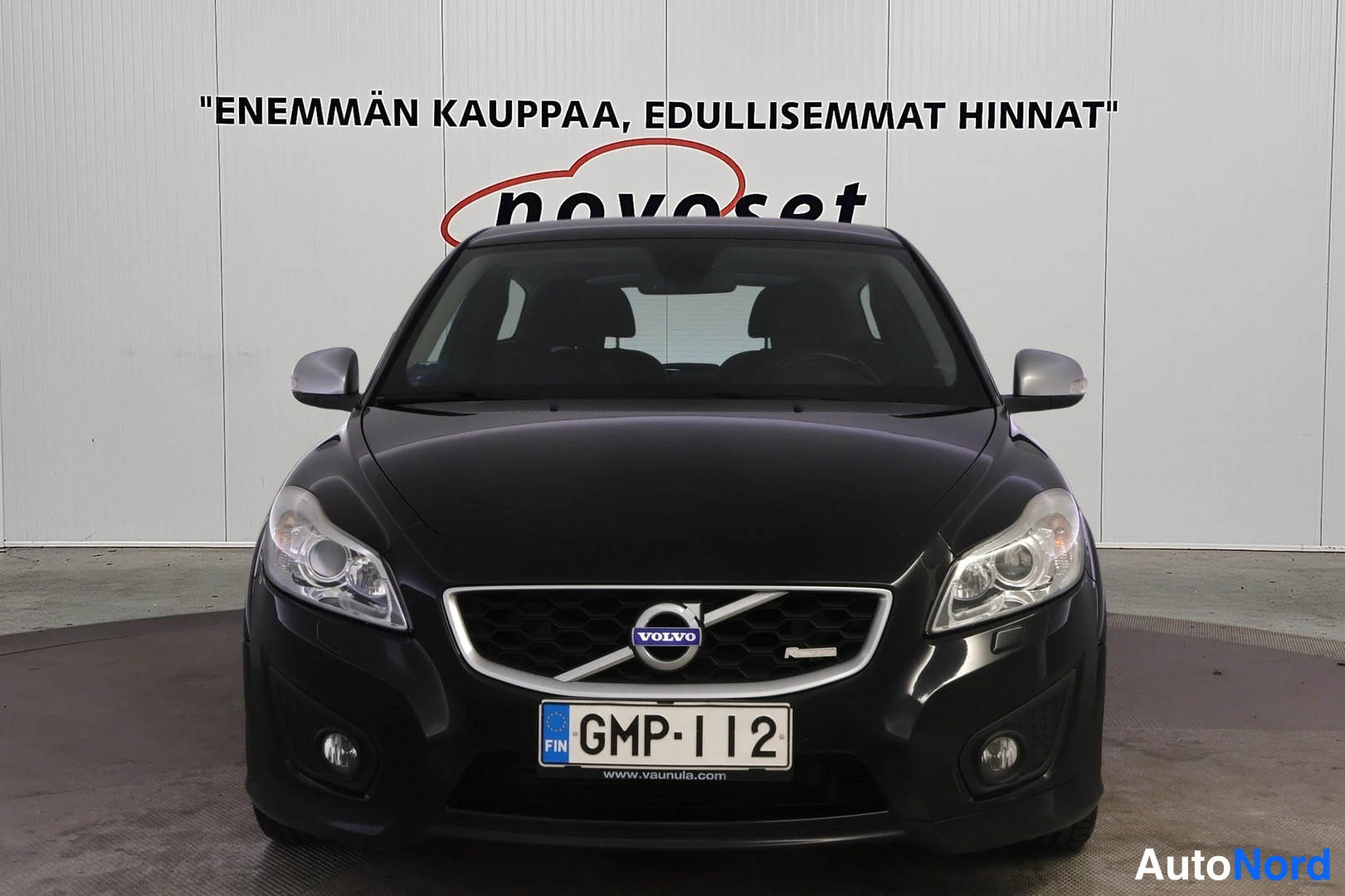 Musta Volvo C30 2012, edestä, kuva 7
