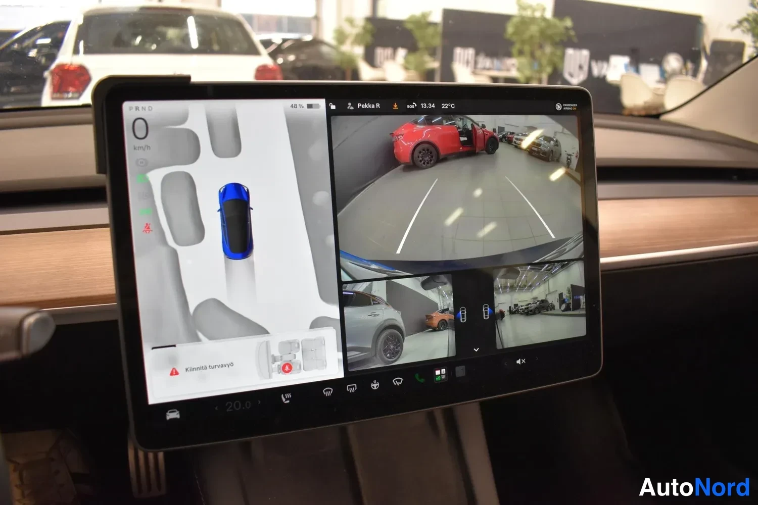 Sininen Tesla Model 3 Performance 2022, kuva 11