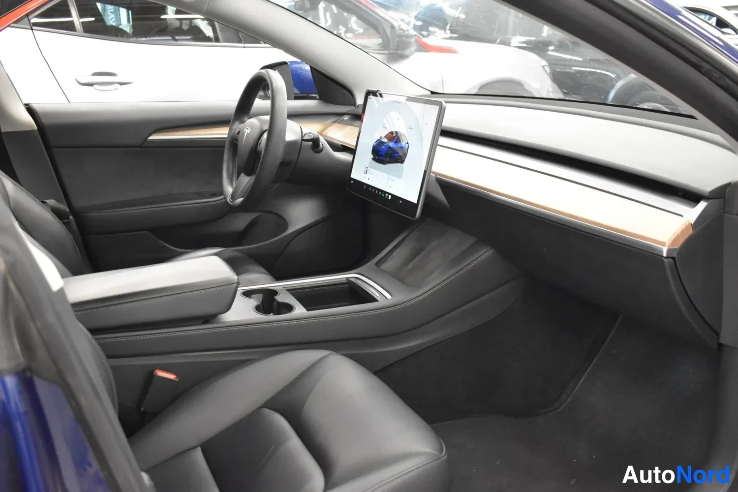 Sininen Tesla Model 3 Performance 2022, kuva 9