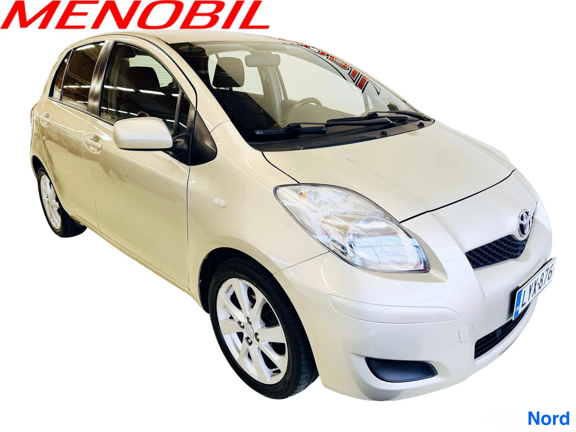 Beige Toyota Yaris 2009, etuviisto, keula oikealle, kuva 3