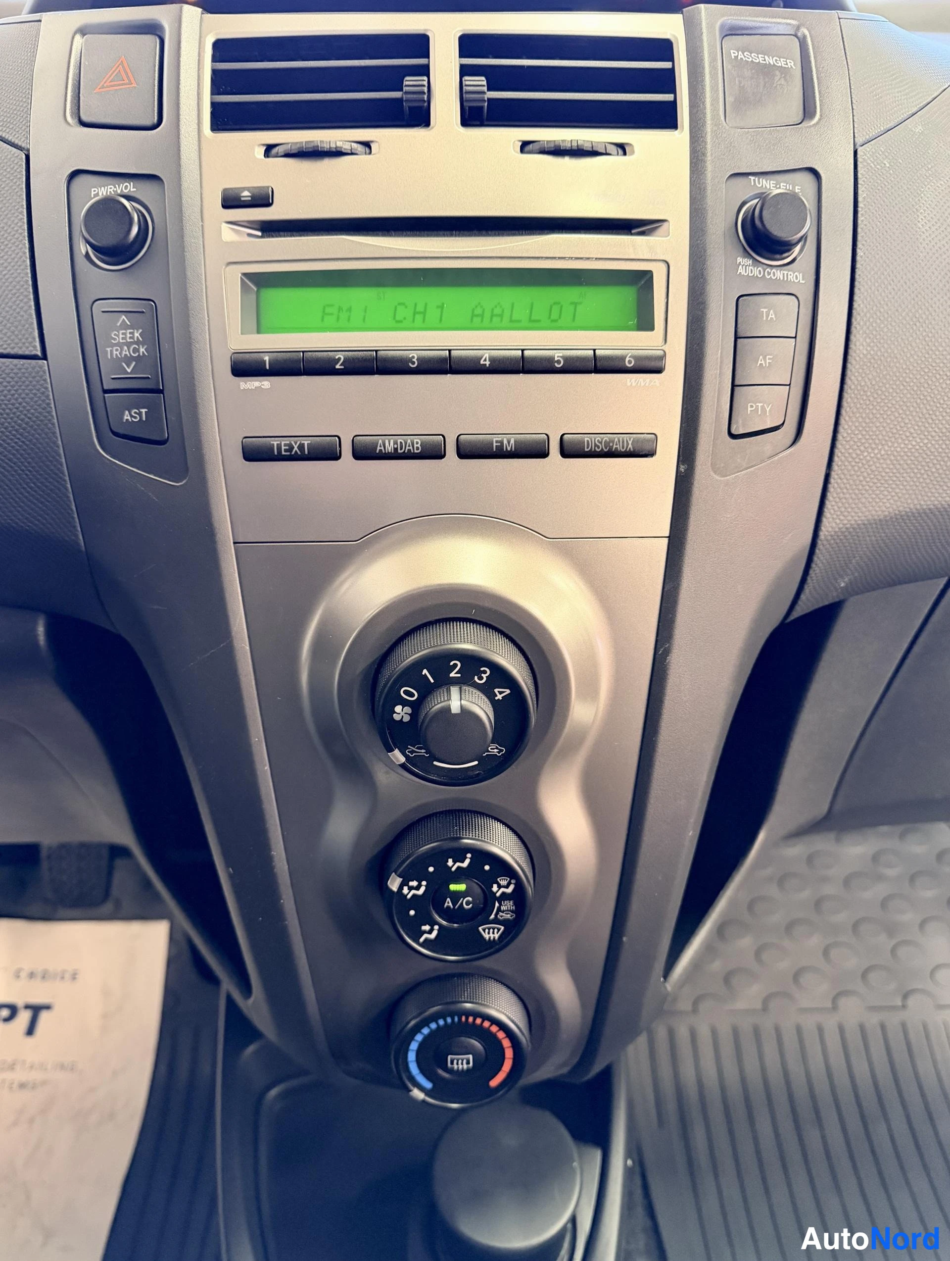 Beige Toyota Yaris 2009, kuva 16
