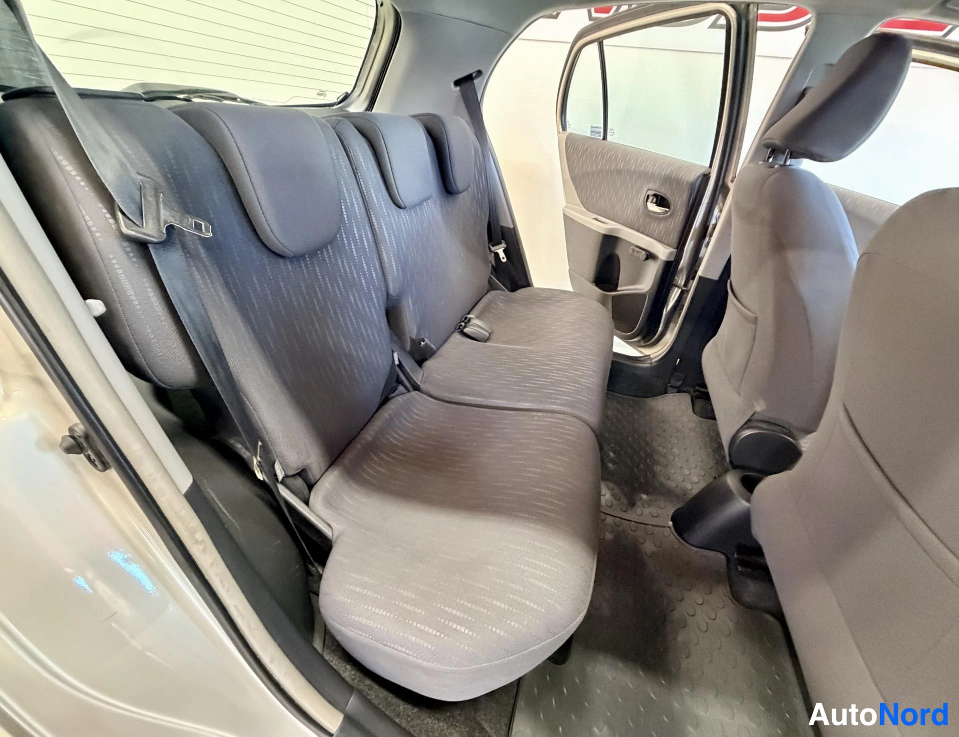 Beige Toyota Yaris 2009, yksityiskohta, kuva 11
