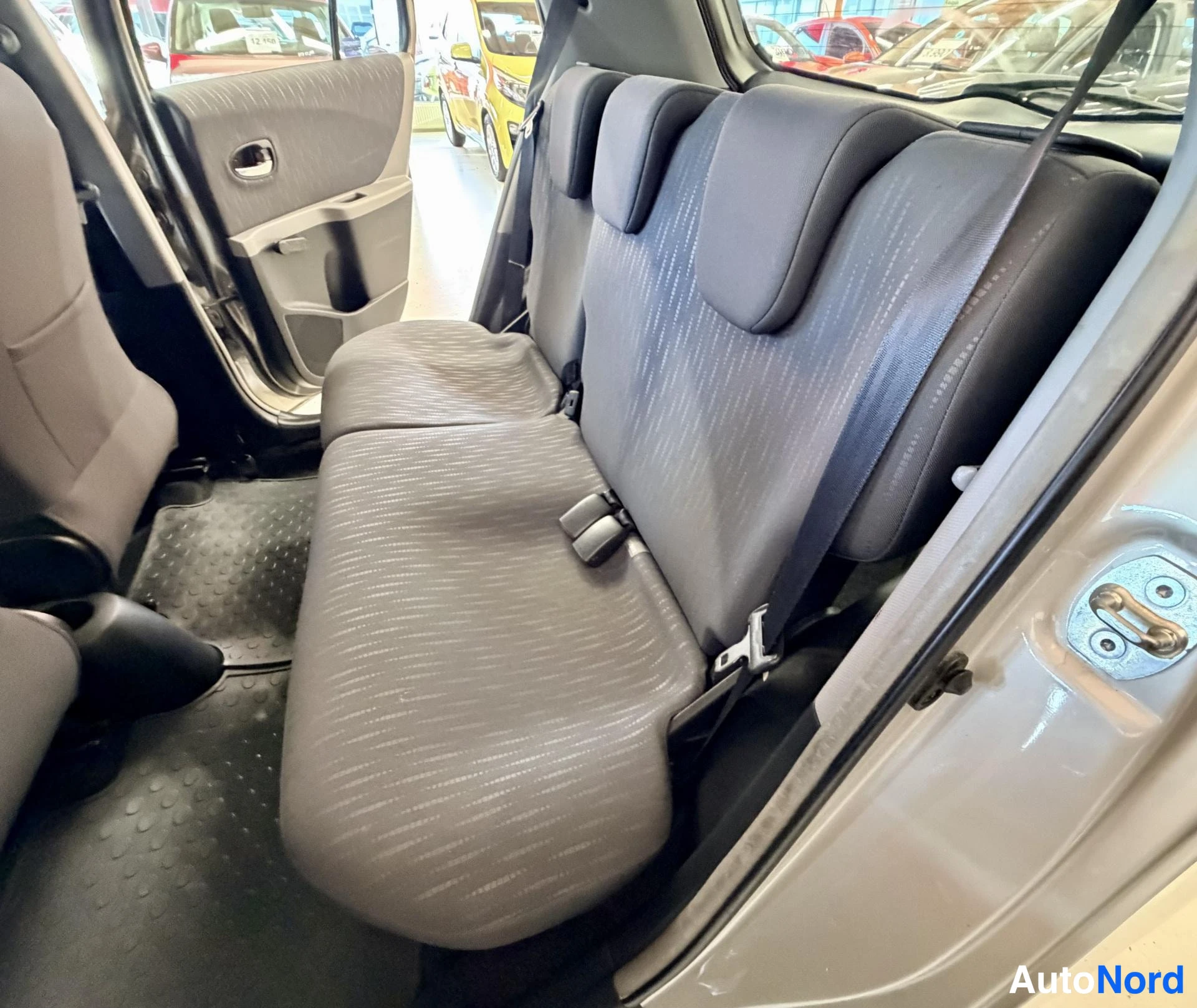 Beige Toyota Yaris 2009, yksityiskohta, kuva 12