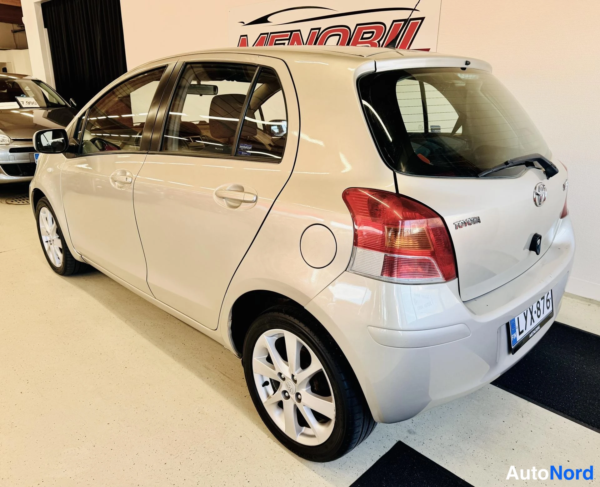 Beige Toyota Yaris 2009, takaviisto, kuva 7