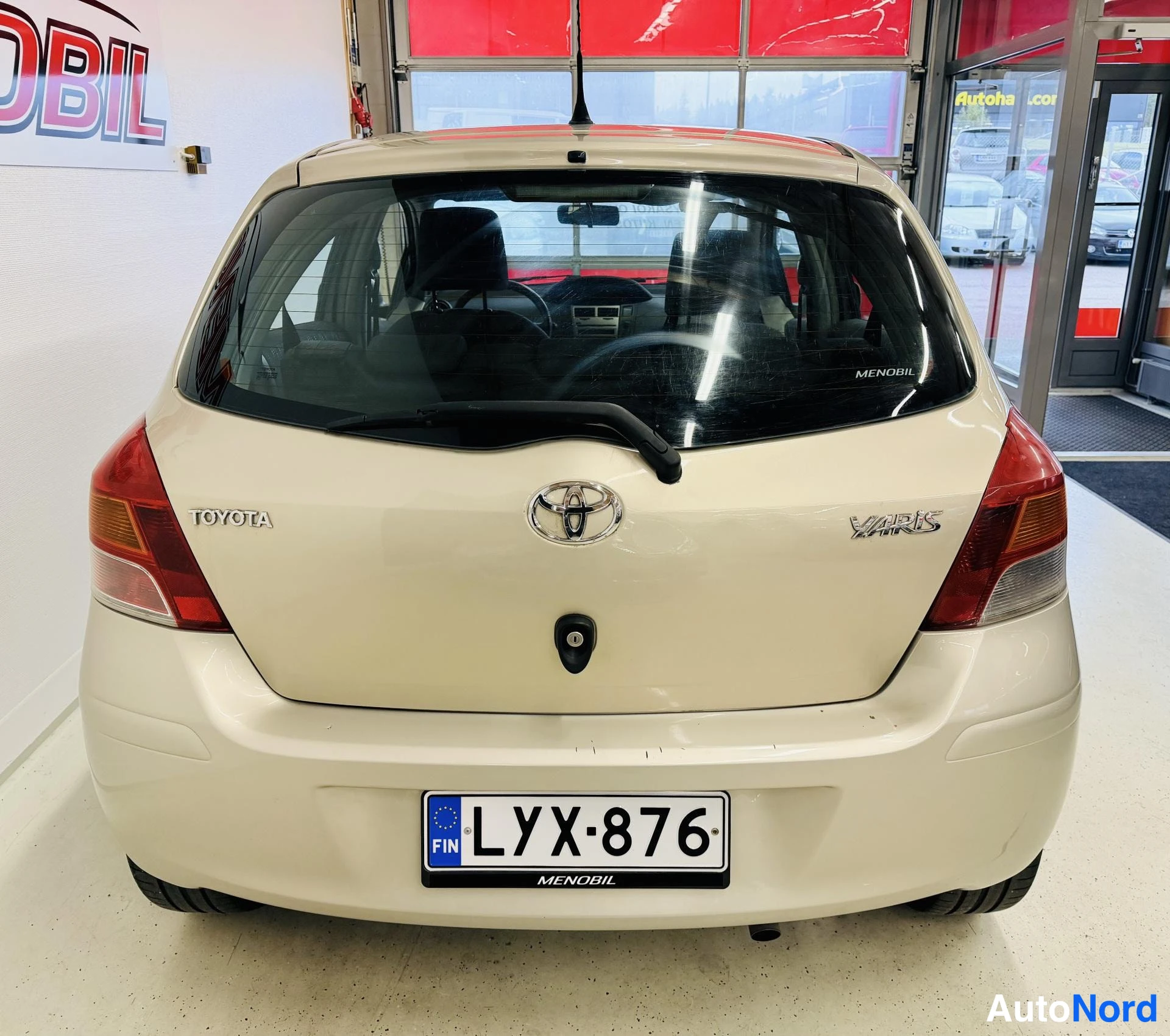 Beige Toyota Yaris 2009, takaa, kuva 9