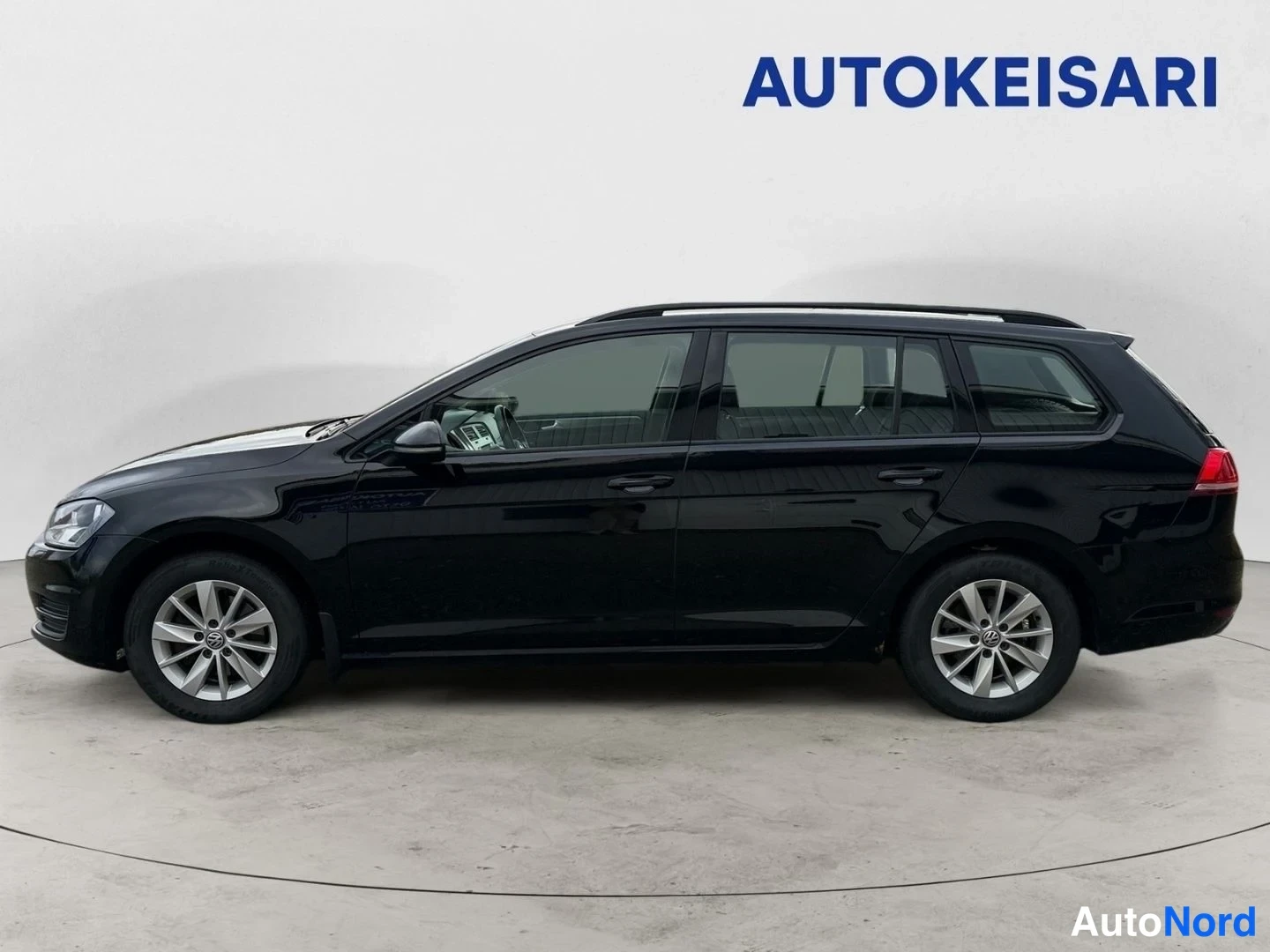 Musta Volkswagen Golf Variant 2014, etuviisto, keula vasemmalle, kuva 2
