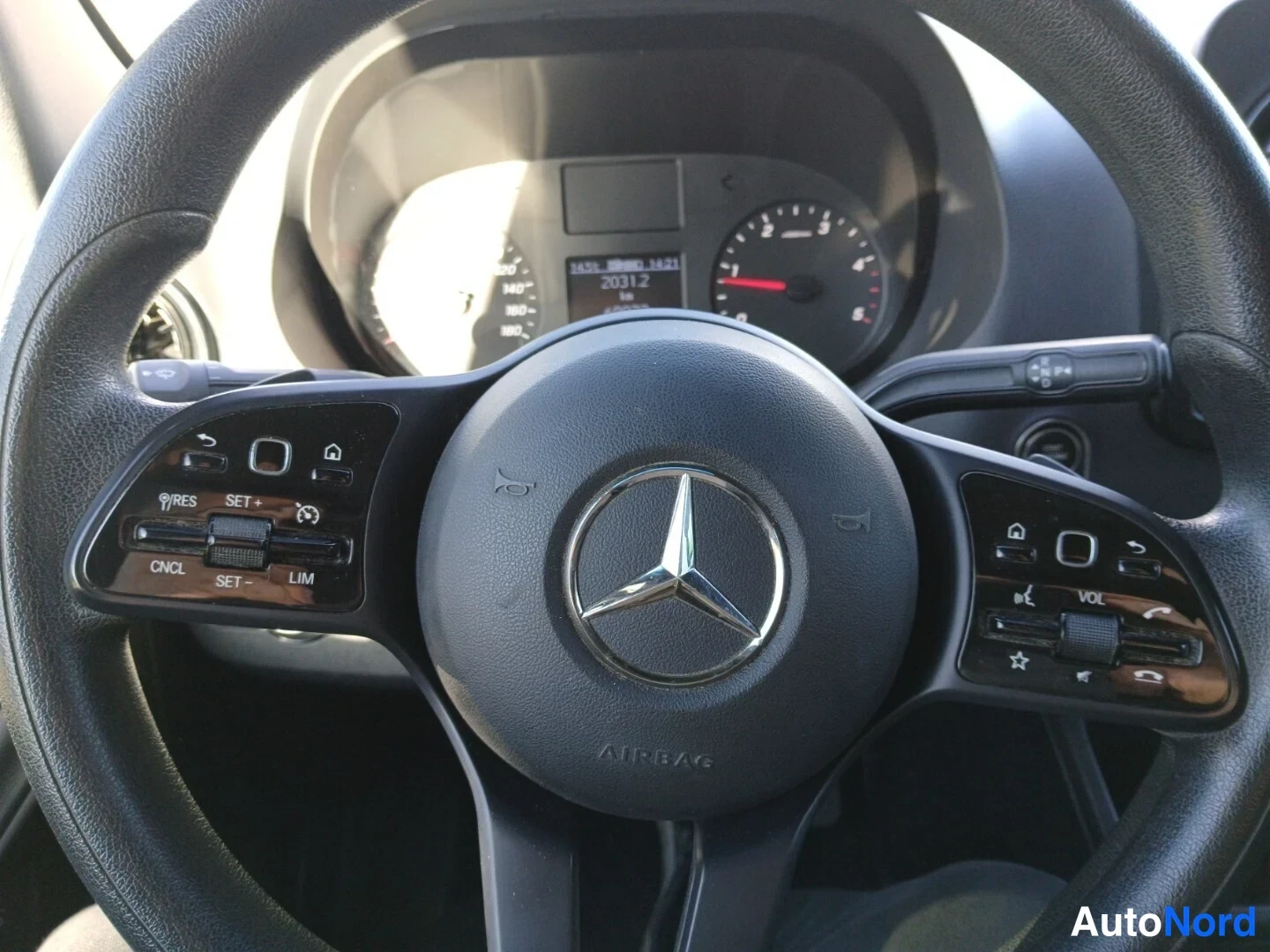 Valkoinen Mercedes-Benz Sprinter 316 CDI 2020, yksityiskohta, kuva 5