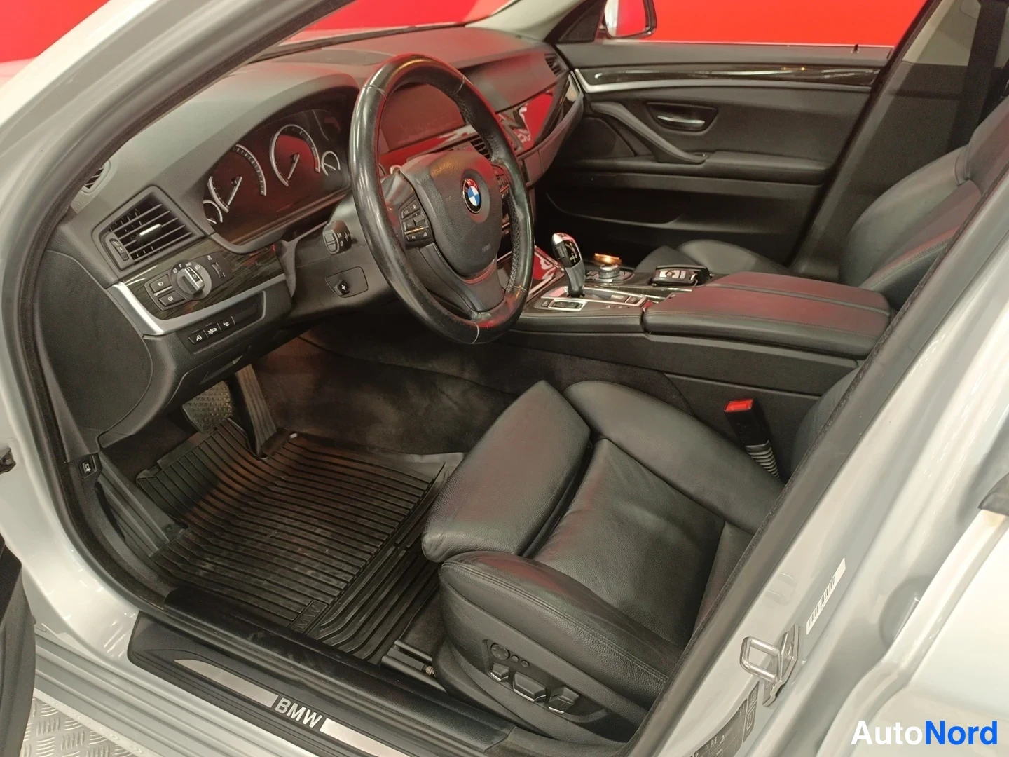 Grey BMW 525d xDrive 2013, cockpit, photo 8