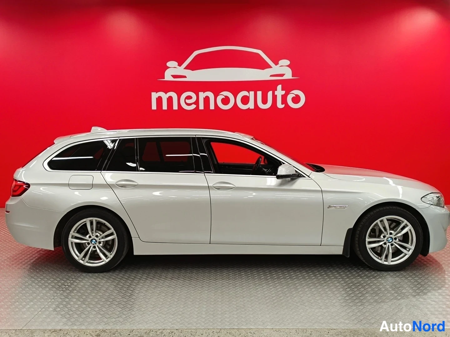 Grey BMW 525d xDrive 2013, side, photo 3