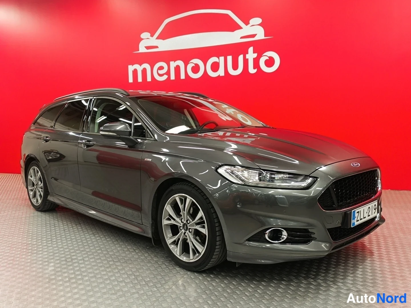 Harmaa Ford Mondeo 2017, etuviisto, keula oikealle, kuva 2