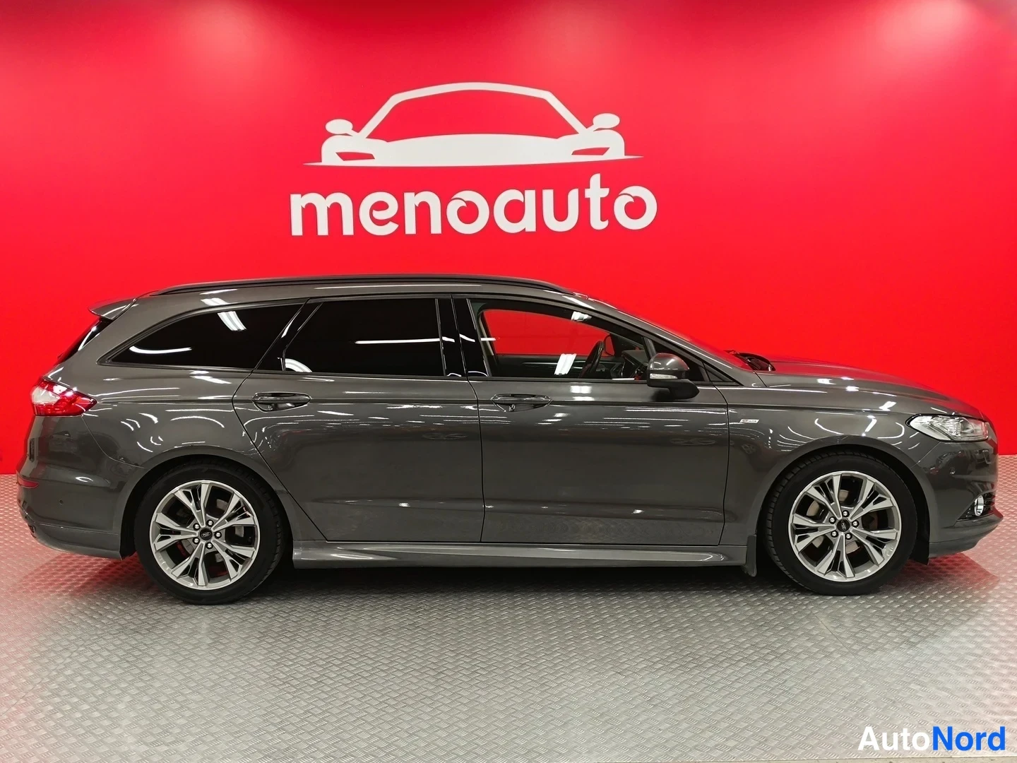 Harmaa Ford Mondeo 2017, etuviisto, keula oikealle, kuva 3