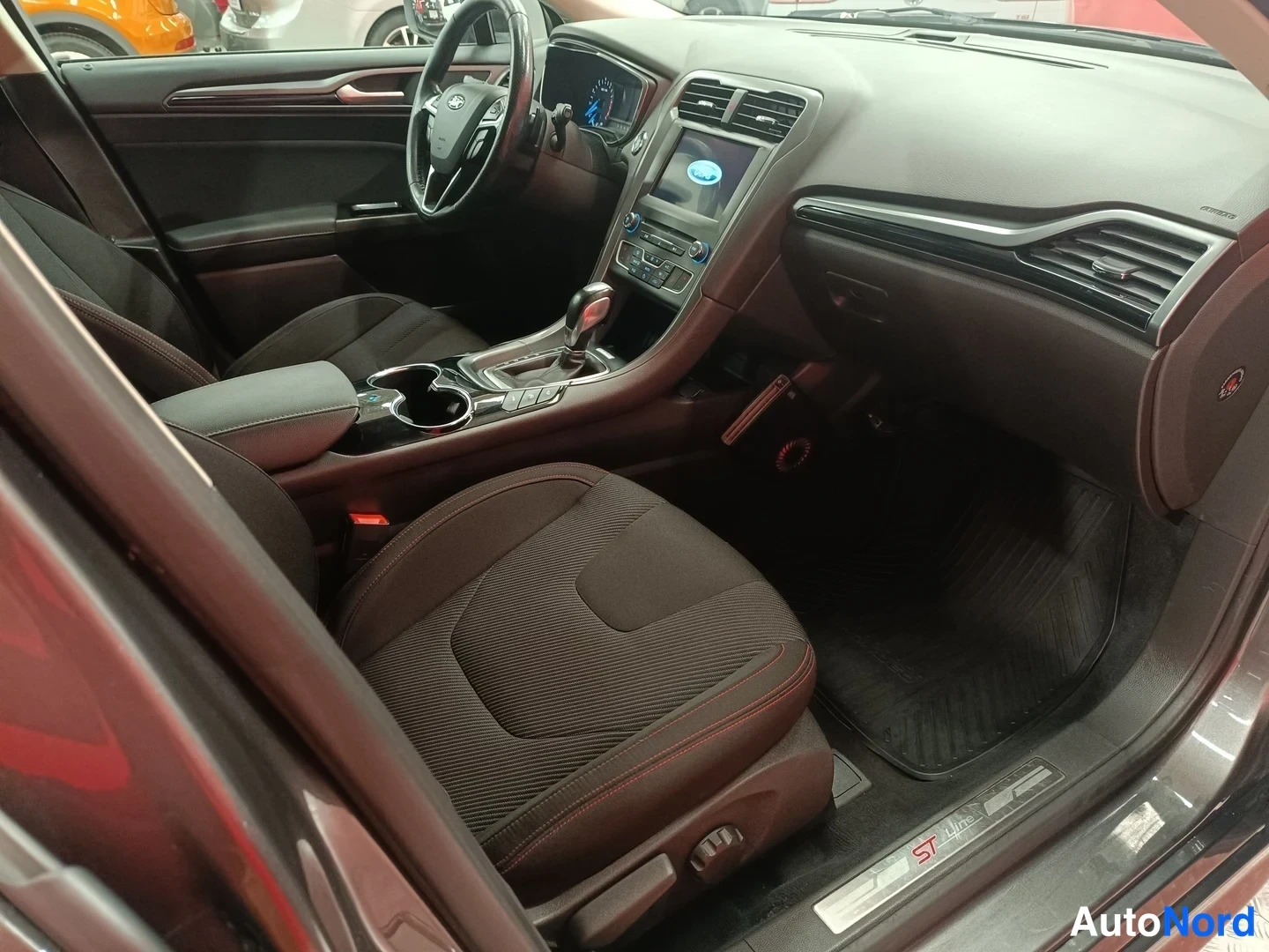 Harmaa Ford Mondeo 2017, kuva 18