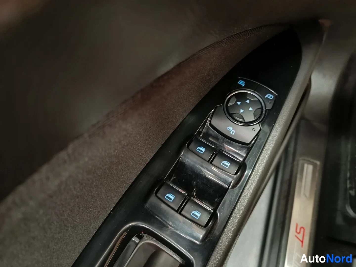 Harmaa Ford Mondeo 2017, yksityiskohta, kuva 7
