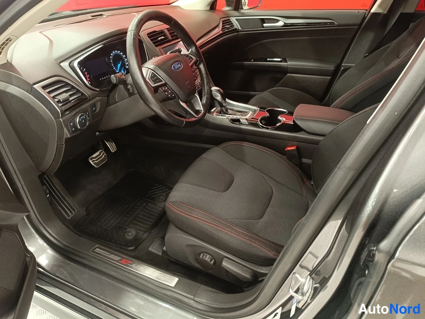 Harmaa Ford Mondeo 2017, kuva 14