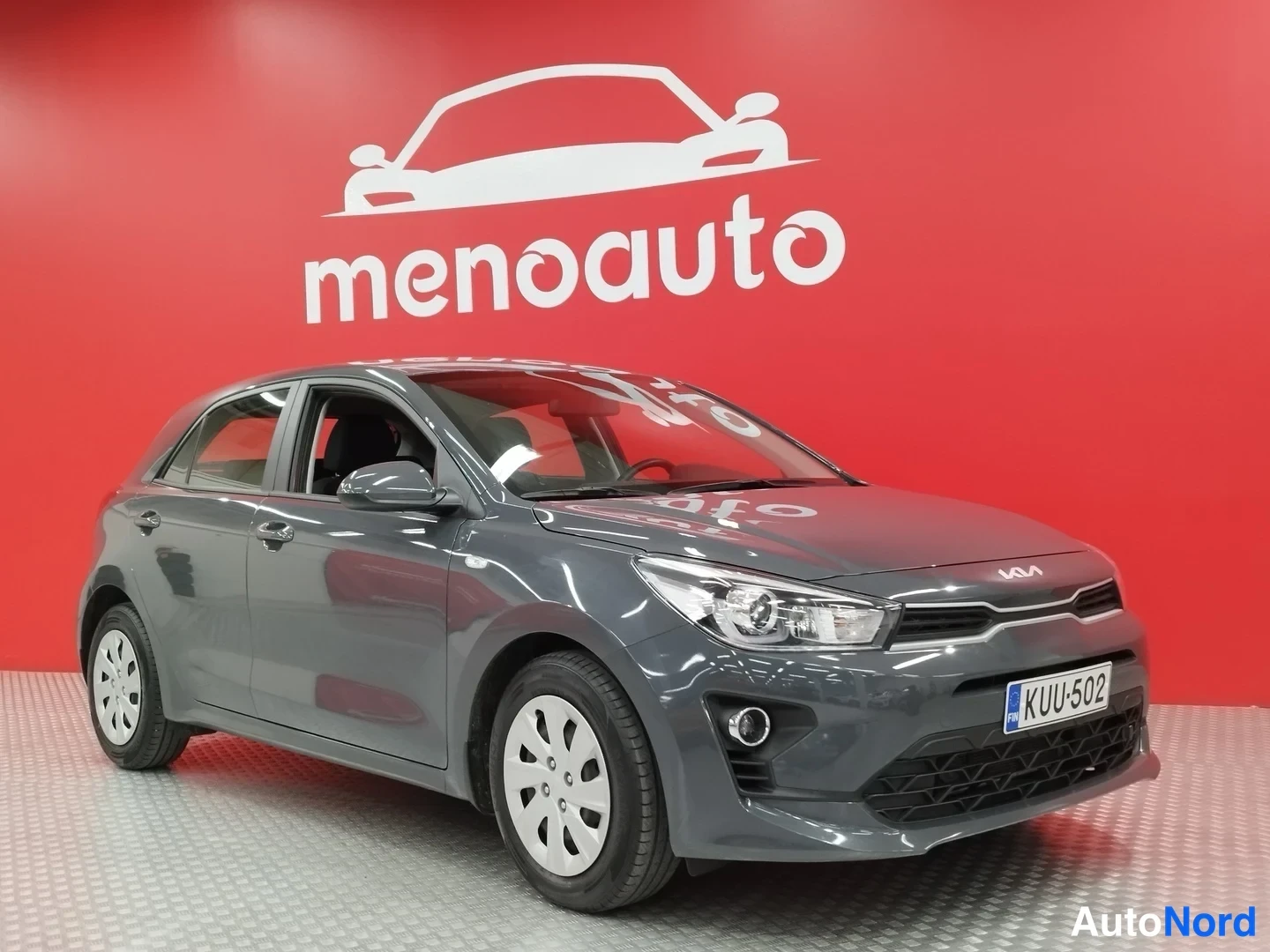 Harmaa Kia Rio 2023, etuviisto, keula oikealle, kuva 3