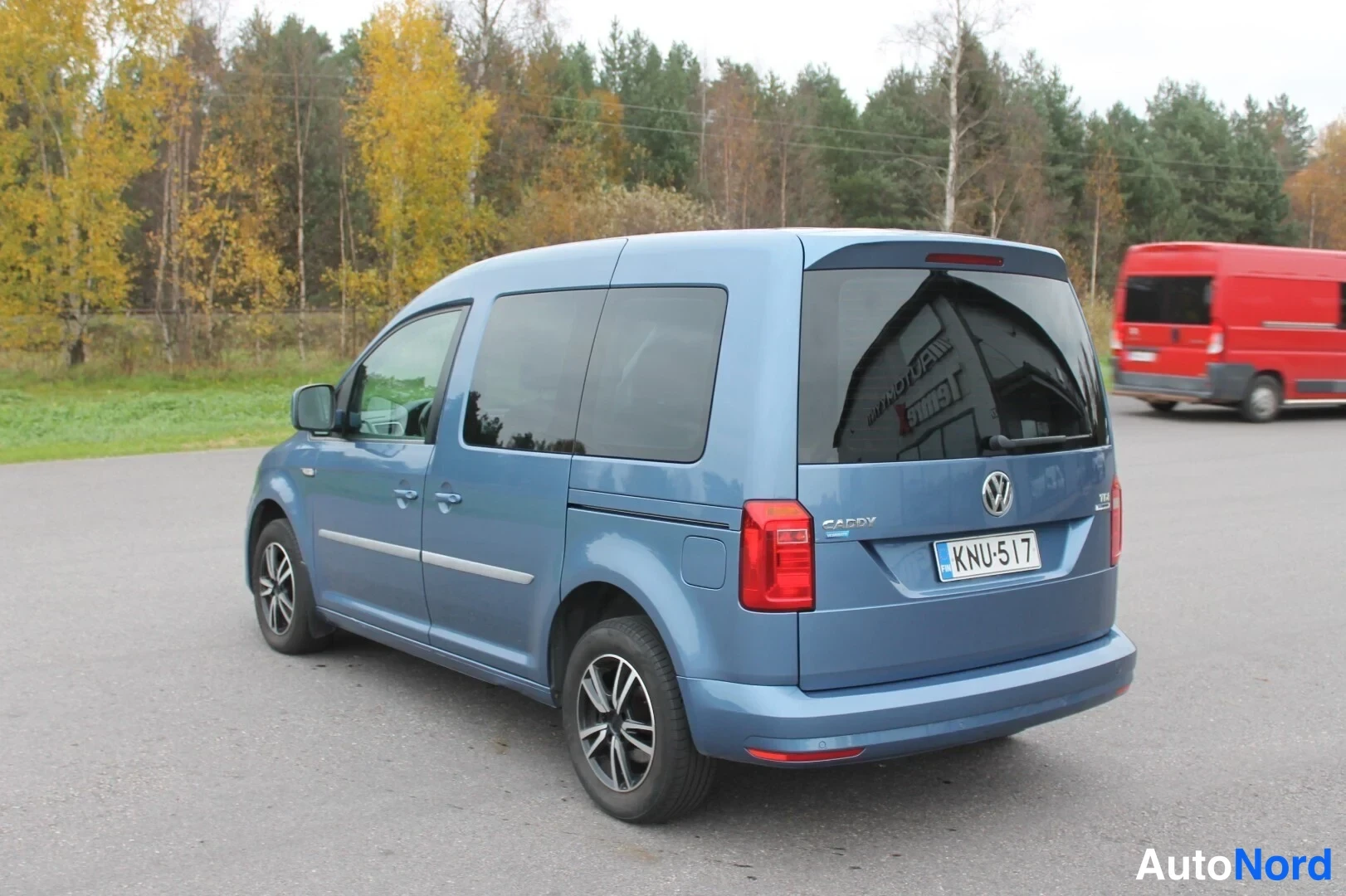 Sininen Volkswagen Caddy 2016, takaviisto, kuva 9