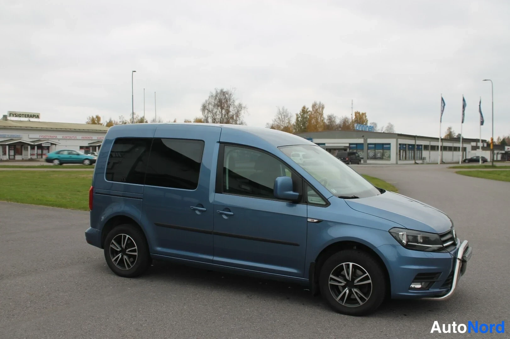 Sininen Volkswagen Caddy 2016, etuviisto, keula oikealle, kuva 7