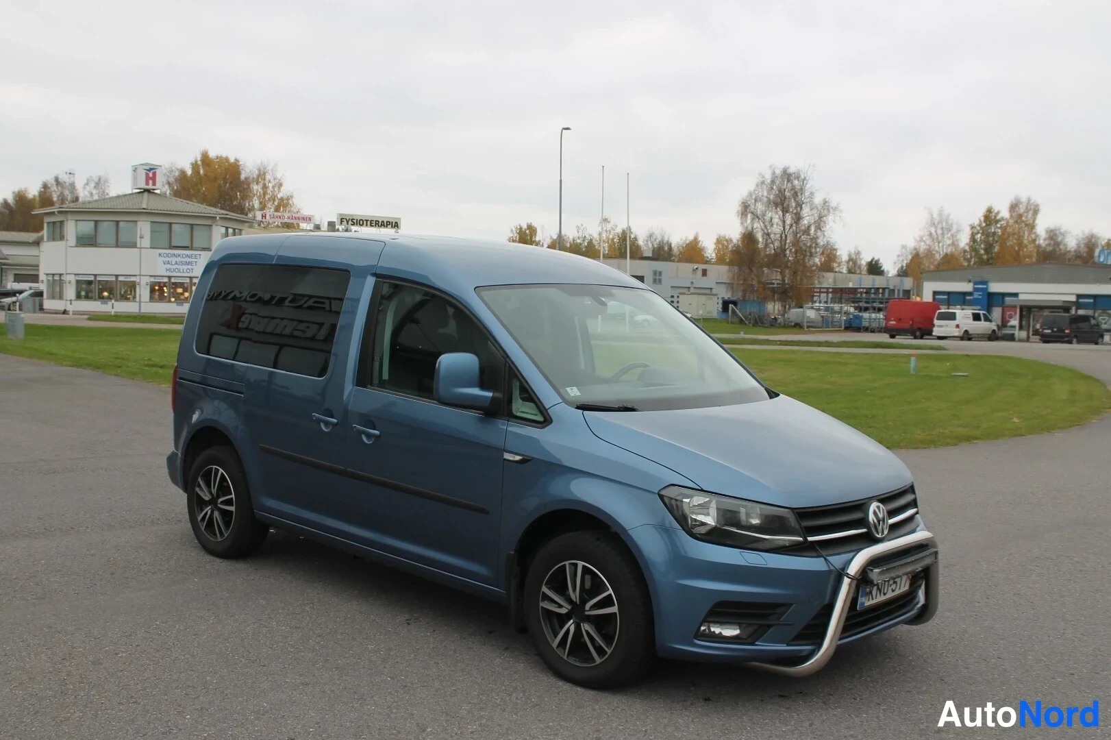 Sininen Volkswagen Caddy 2016, etuviisto, keula oikealle, kuva 8