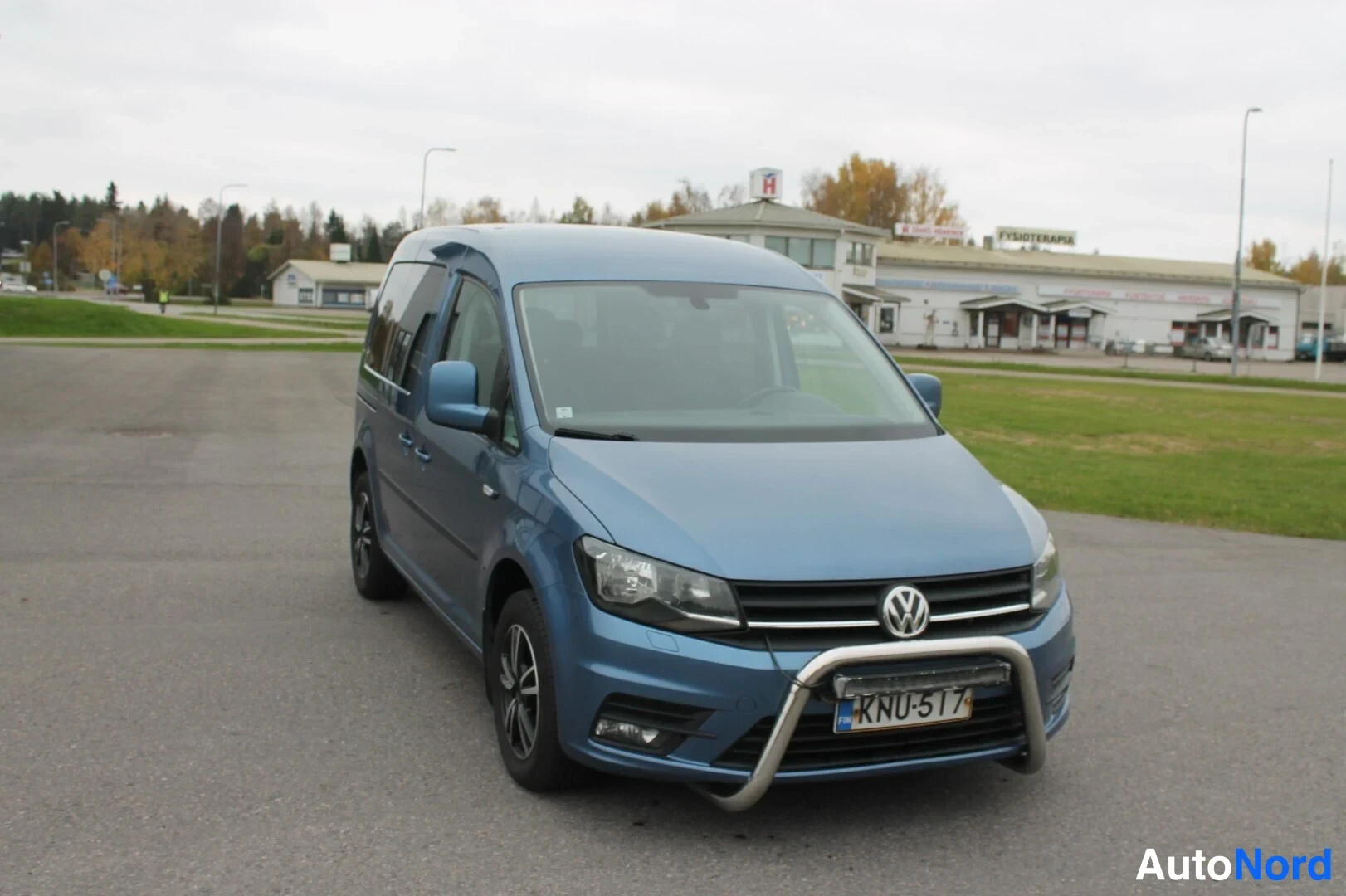 Sininen Volkswagen Caddy 2016, etuviisto, keula vasemmalle, kuva 5