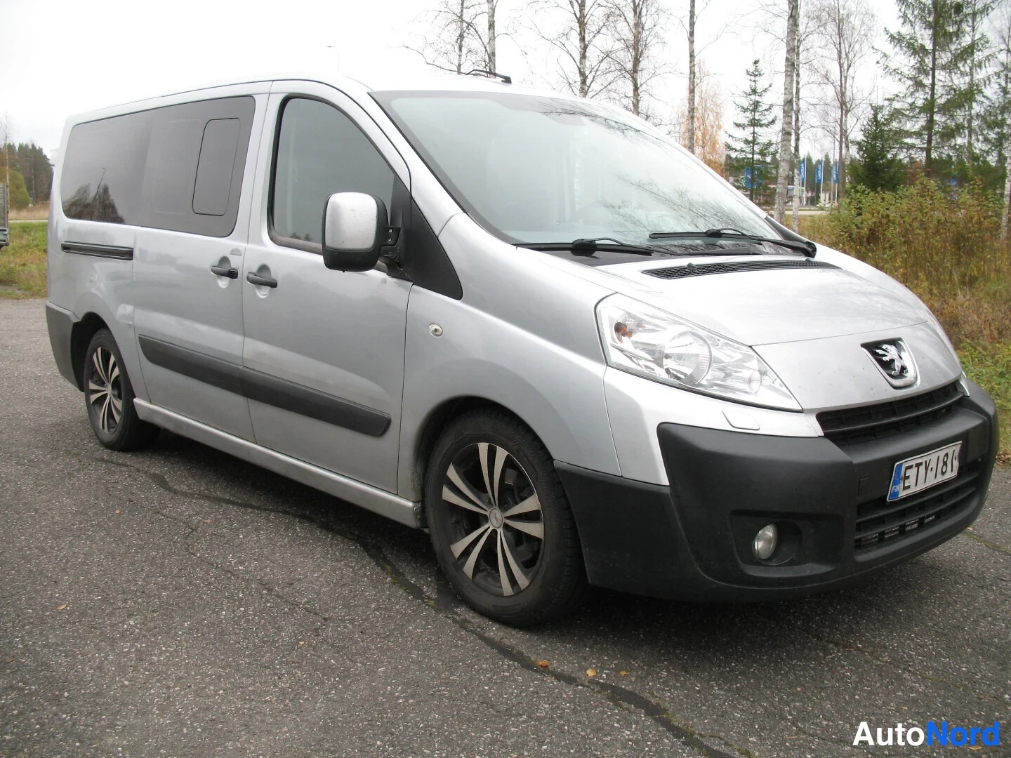 Hopea Peugeot Expert 2012, etuviisto, keula oikealle, kuva 3