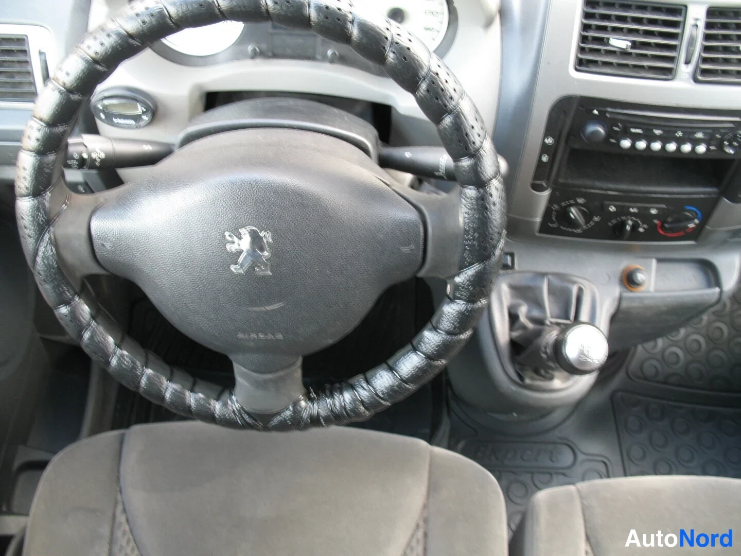 Hopea Peugeot Expert 2012, ohjaamo, kuva 11