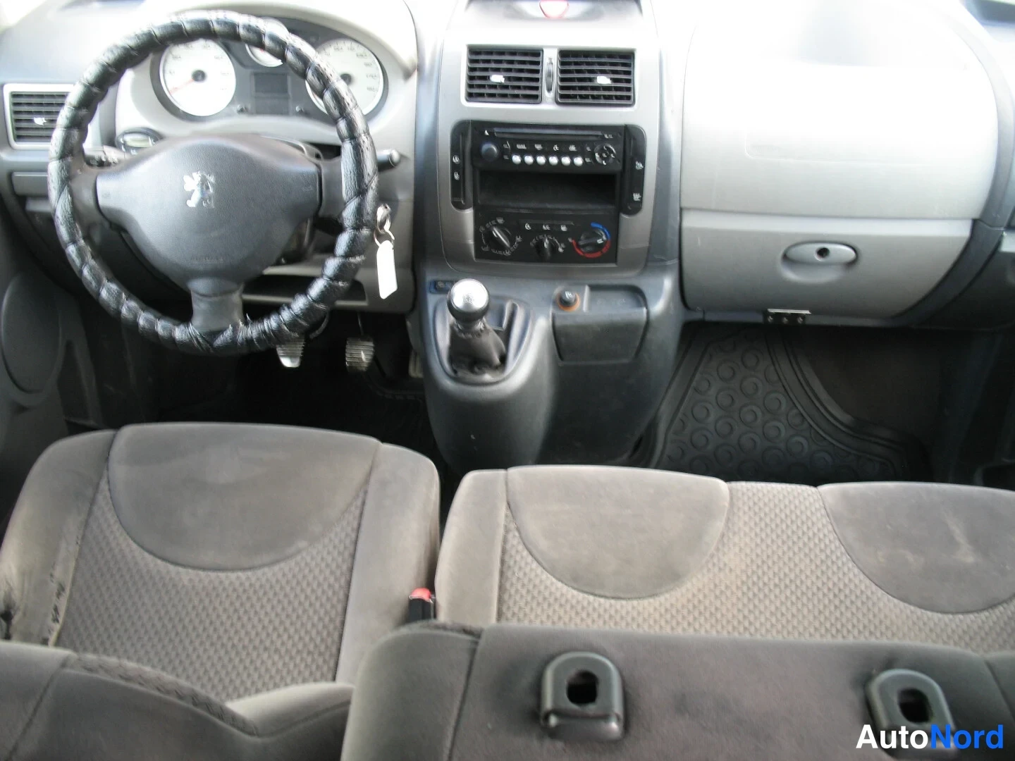 Hopea Peugeot Expert 2012, ohjaamo, kuva 12