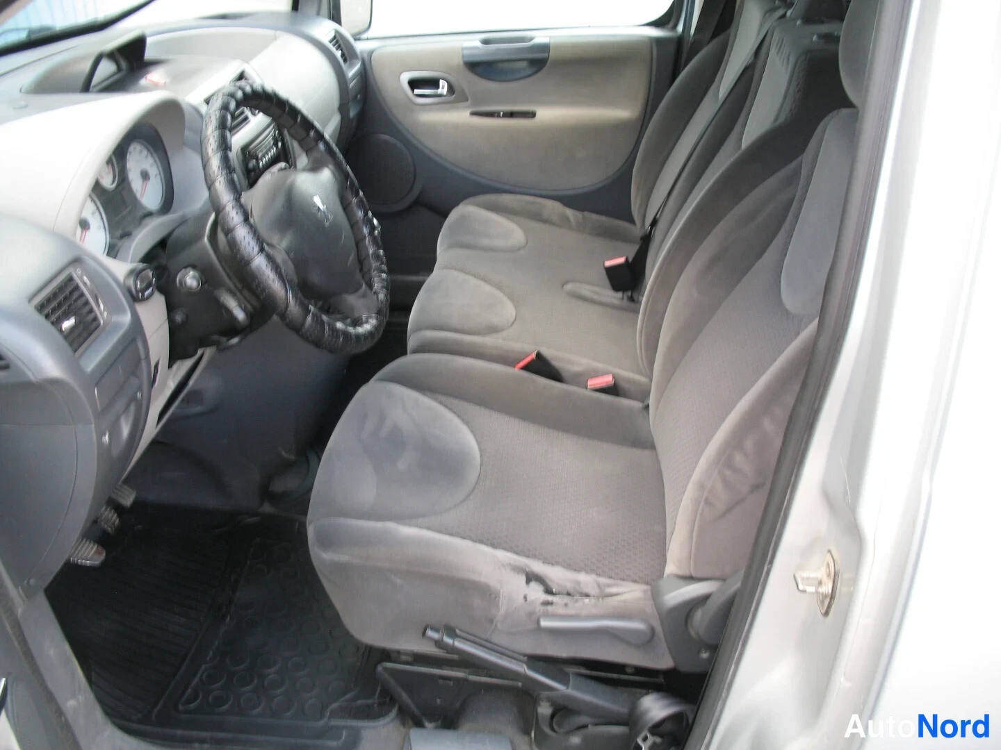 Hopea Peugeot Expert 2012, ohjaamo, kuva 9