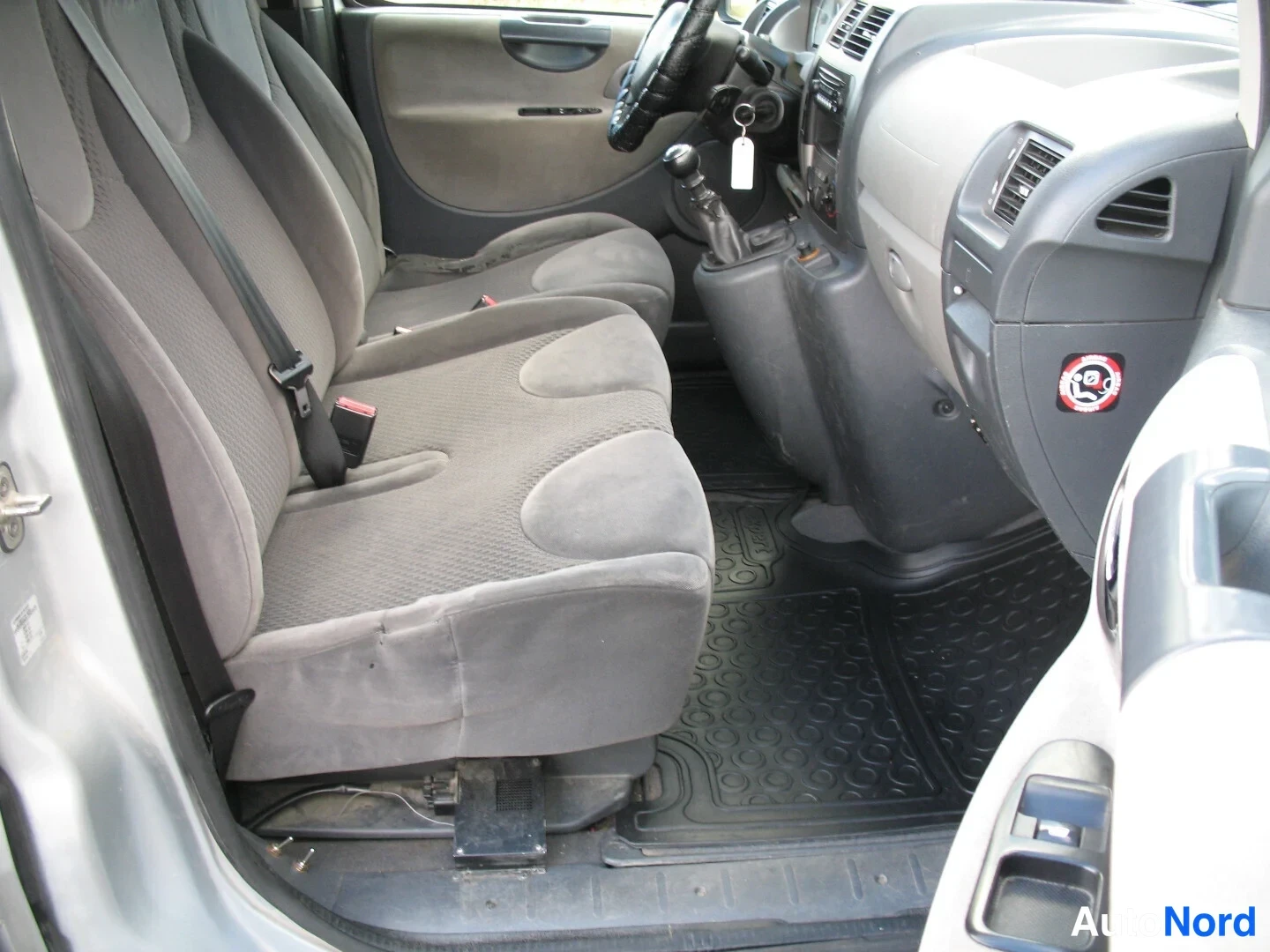 Hopea Peugeot Expert 2012, ohjaamo, kuva 10