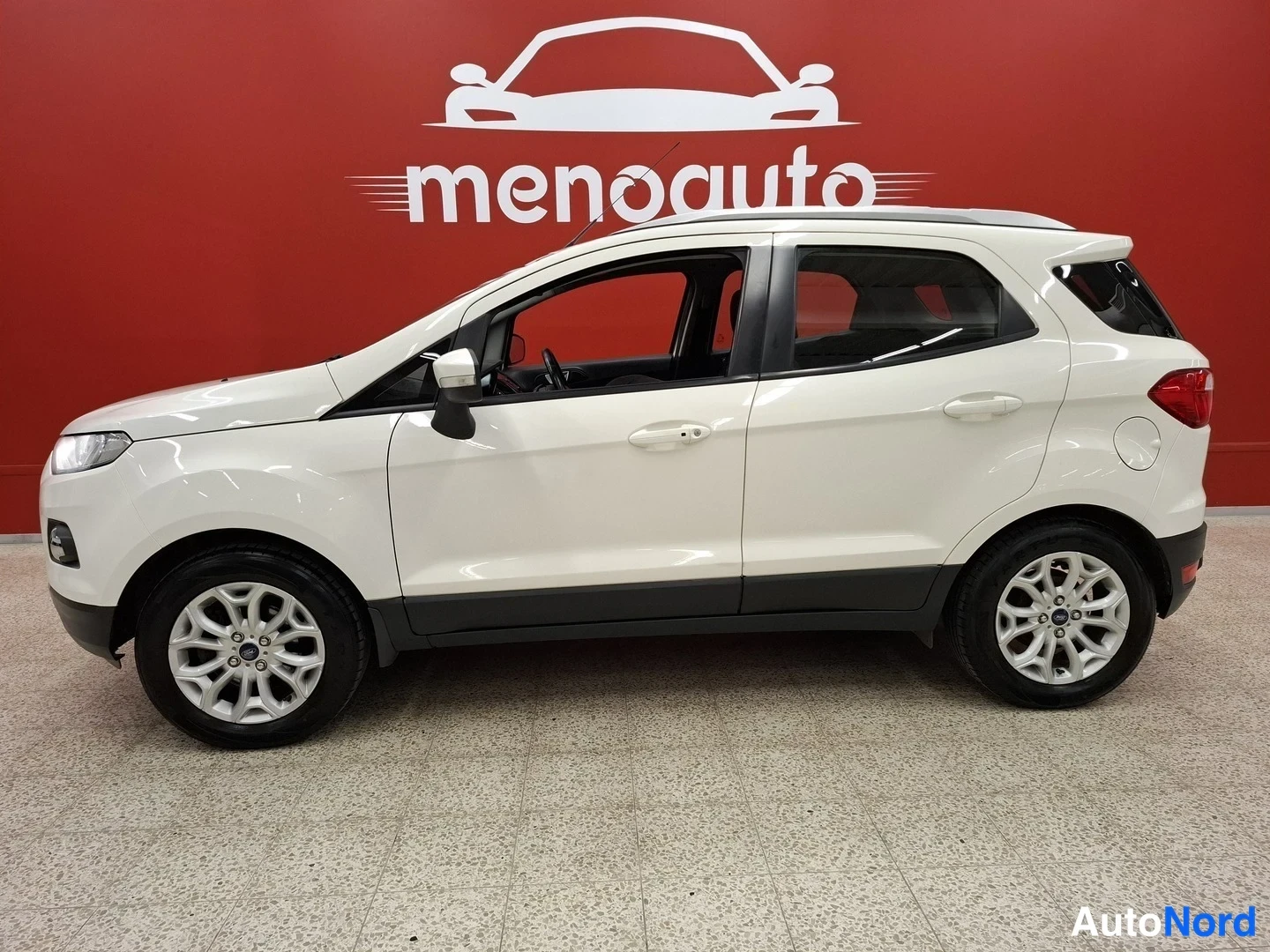 White Ford EcoSport 2017, front three-quarter, nose to the left, photo 2