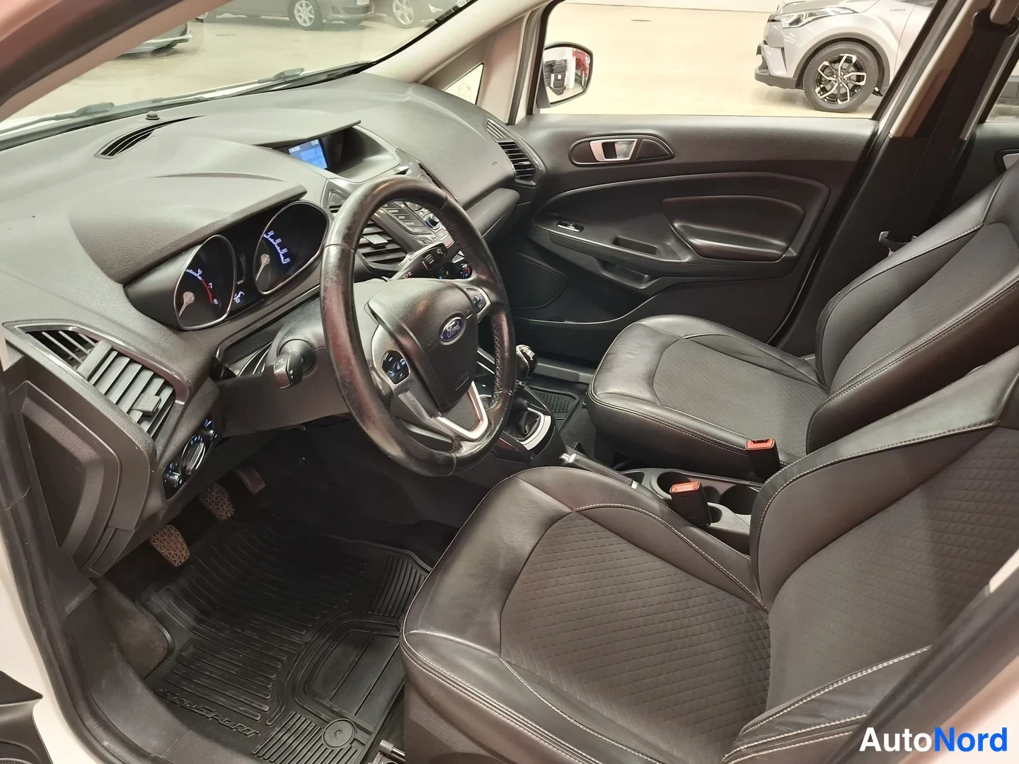 White Ford EcoSport 2017, front three-quarter, photo 4